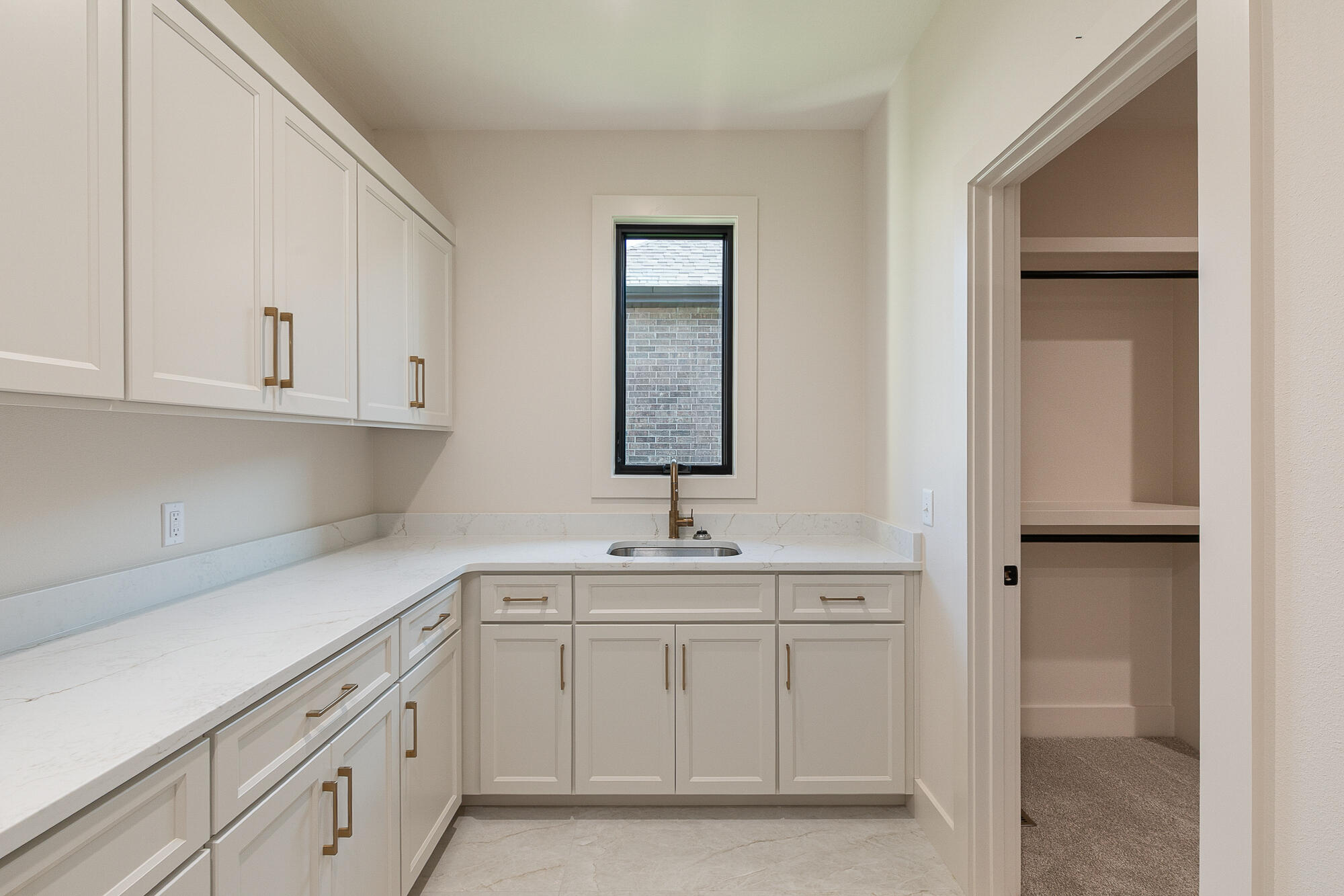 2016 North Silver Charm Avenue Property Photo 18