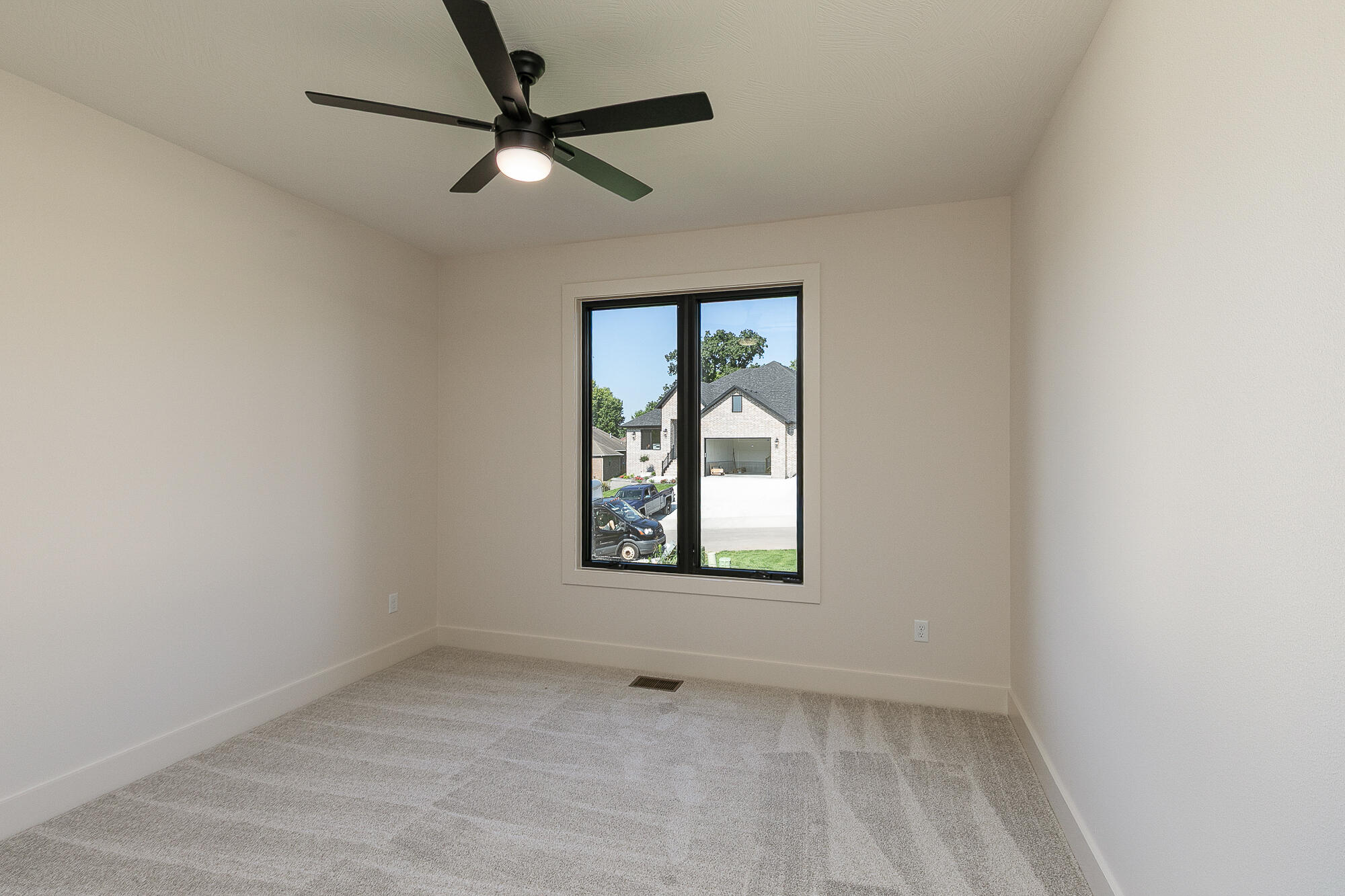 2016 North Silver Charm Avenue Property Photo 28