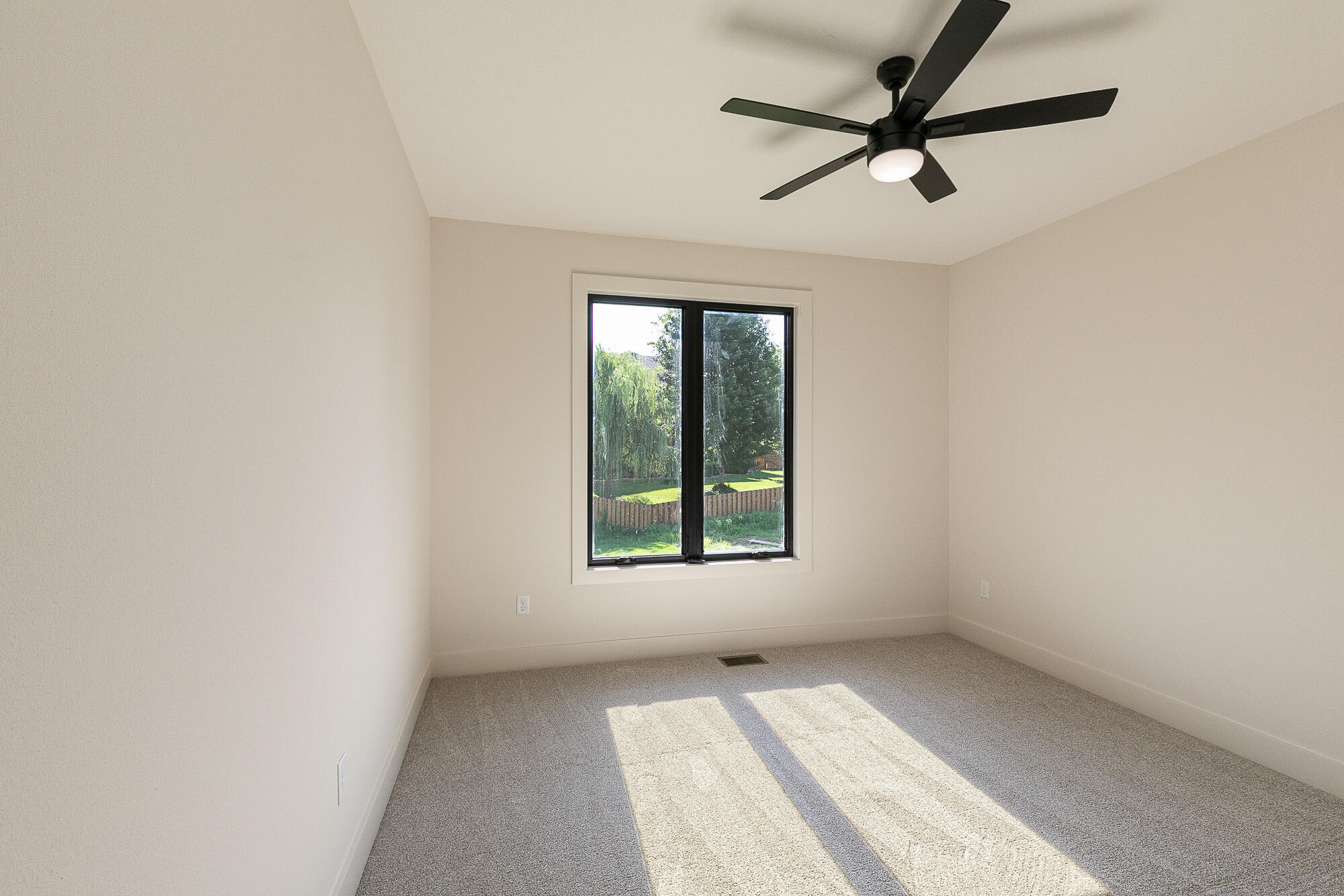 2016 North Silver Charm Avenue Property Photo 31