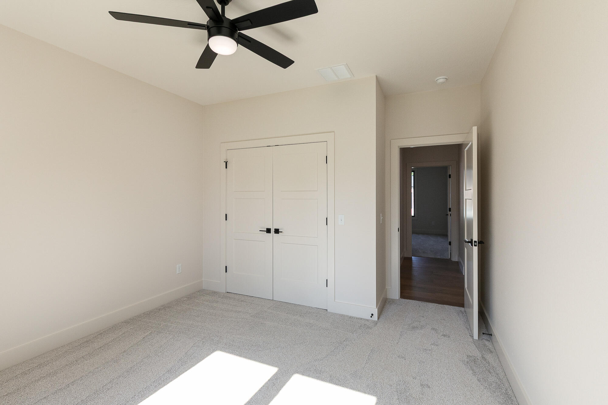 2016 North Silver Charm Avenue Property Photo 32