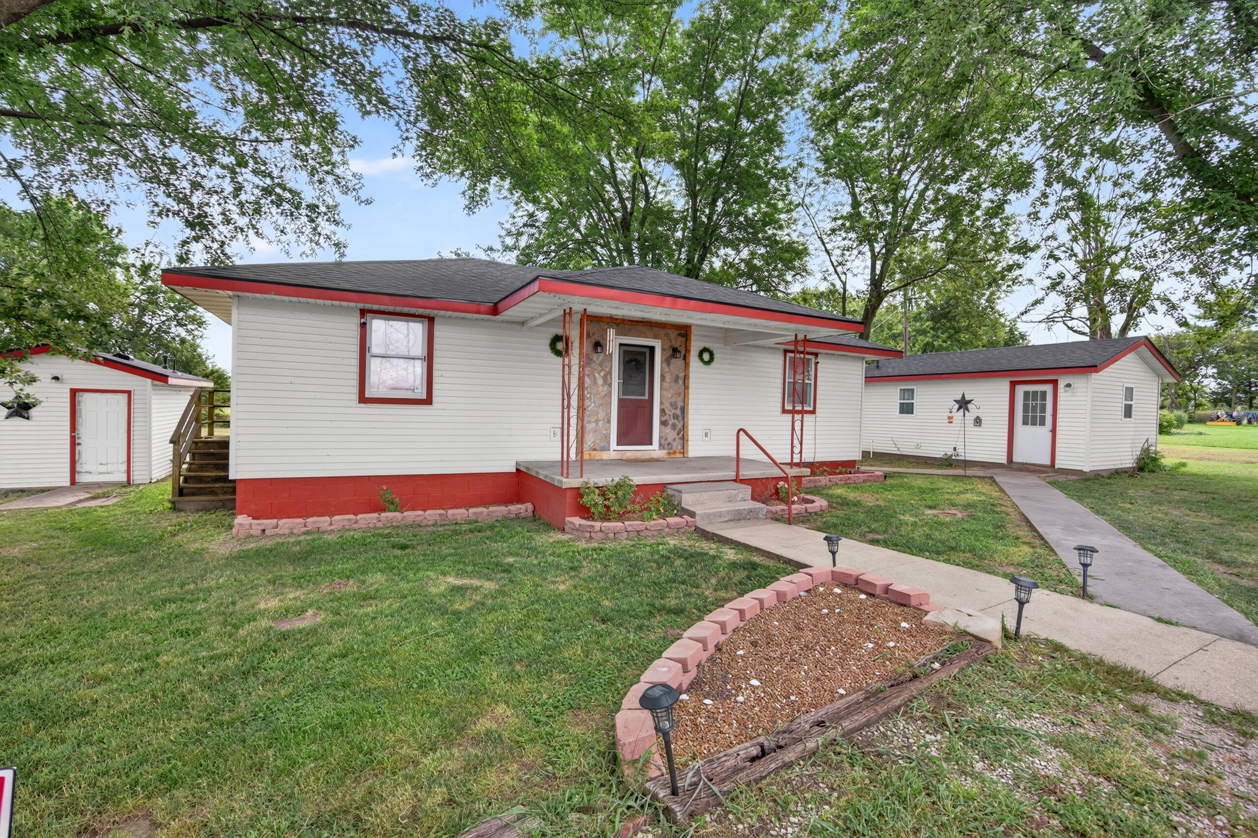 2464 U.s. 65 Property Photo 1