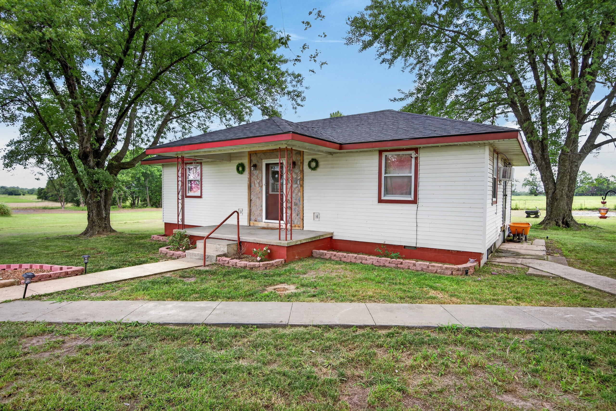 2464 U.s. 65 Property Photo 3