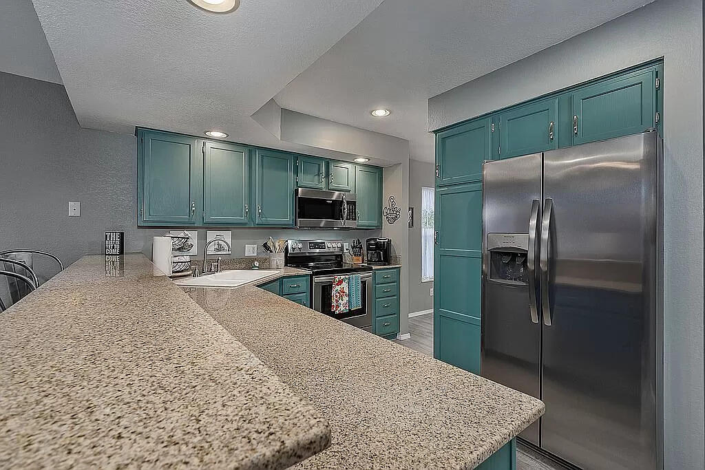 149 The Bluffs Apt 6 Property Photo 9