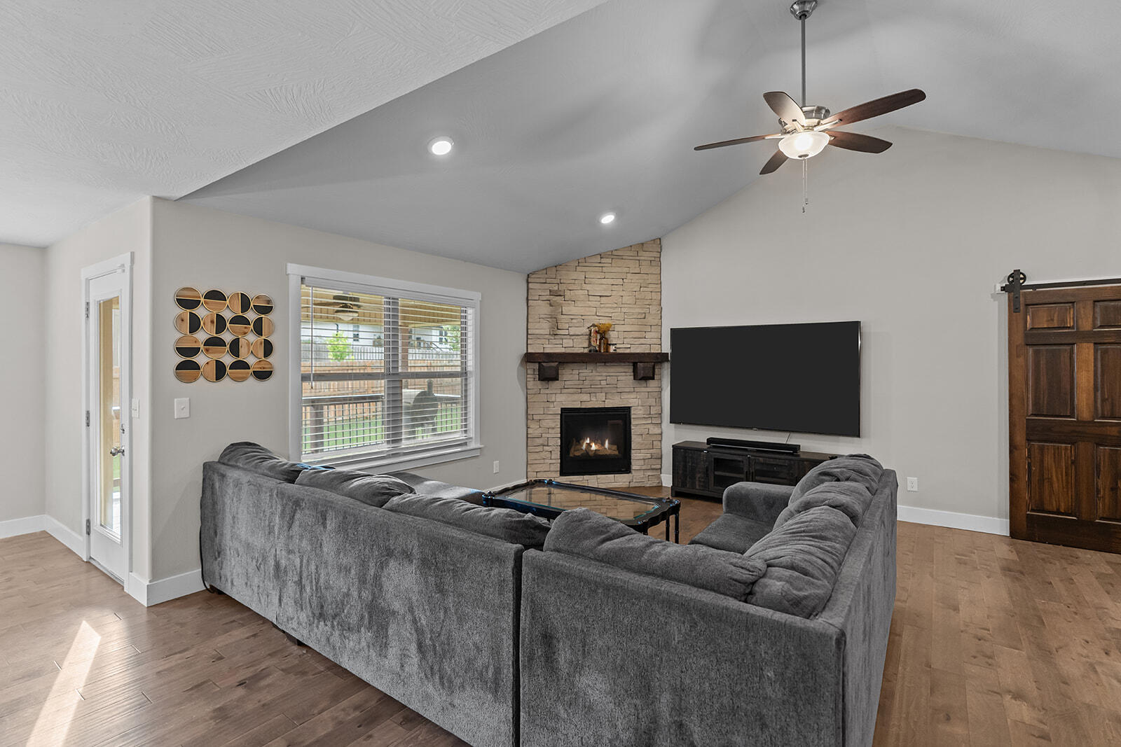 4639 Florence Avenue Property Photo 6
