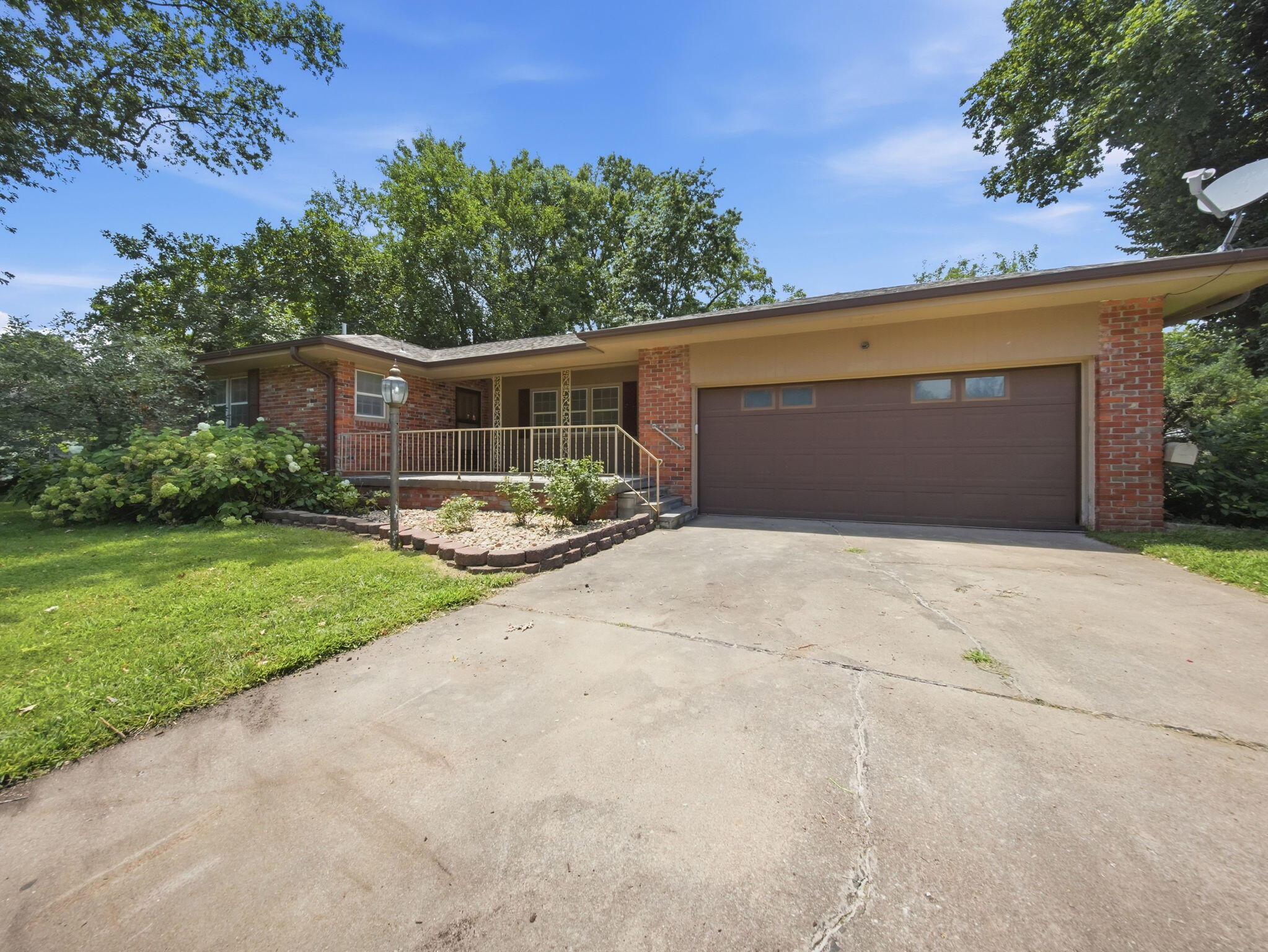 2411 South Mayfair Avenue Property Photo 4