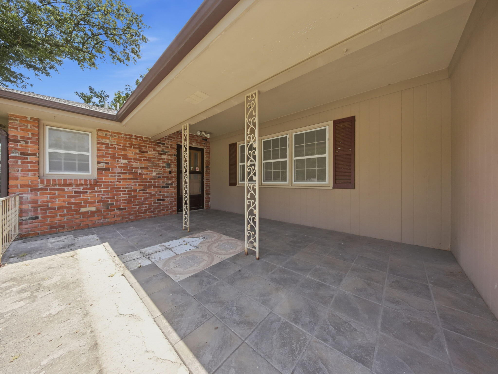 2411 South Mayfair Avenue Property Photo 7
