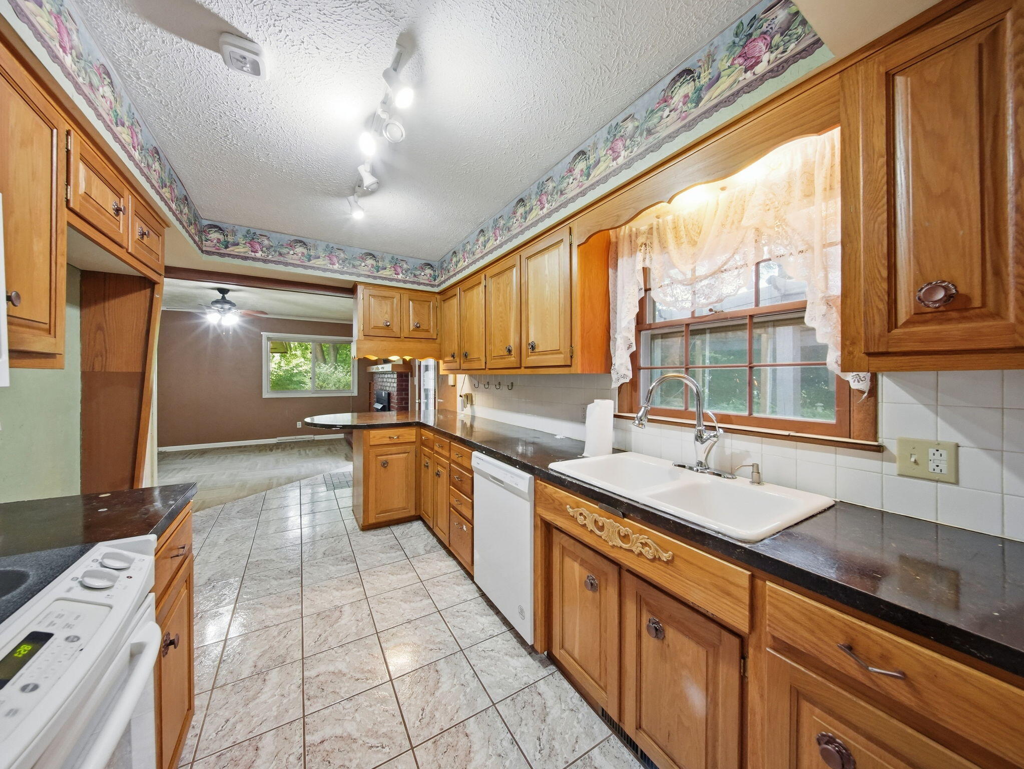 2411 South Mayfair Avenue Property Photo 17