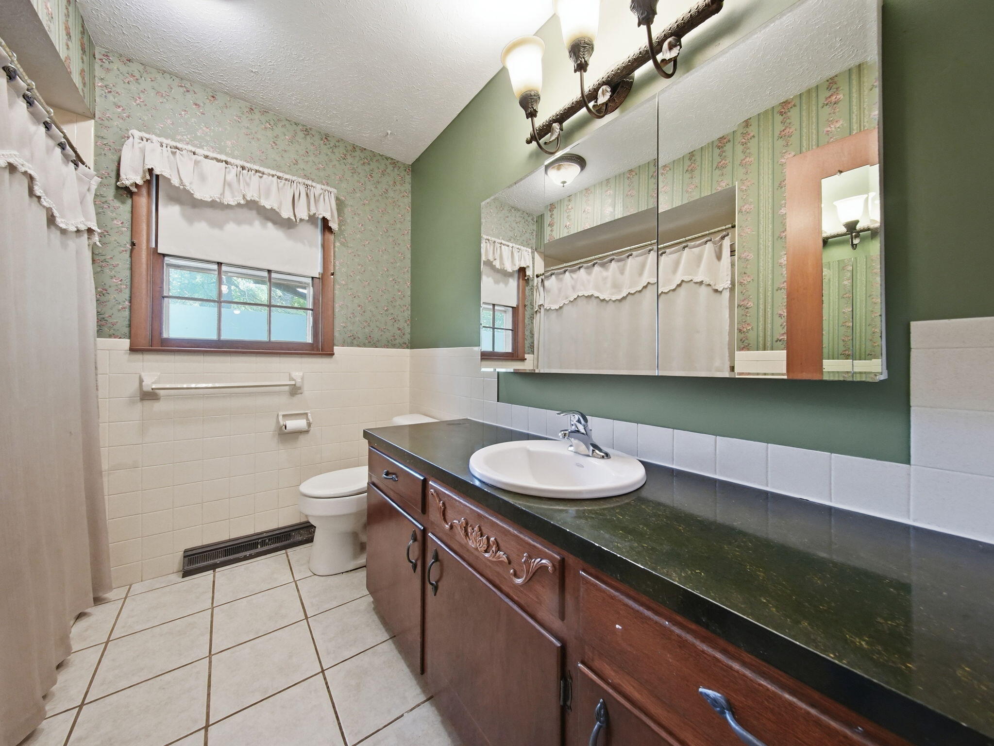2411 South Mayfair Avenue Property Photo 31