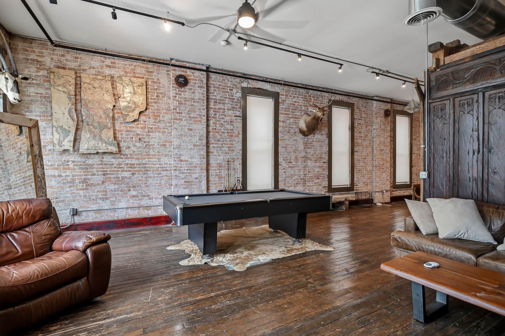 214 East Commercial Street Property Photo 6