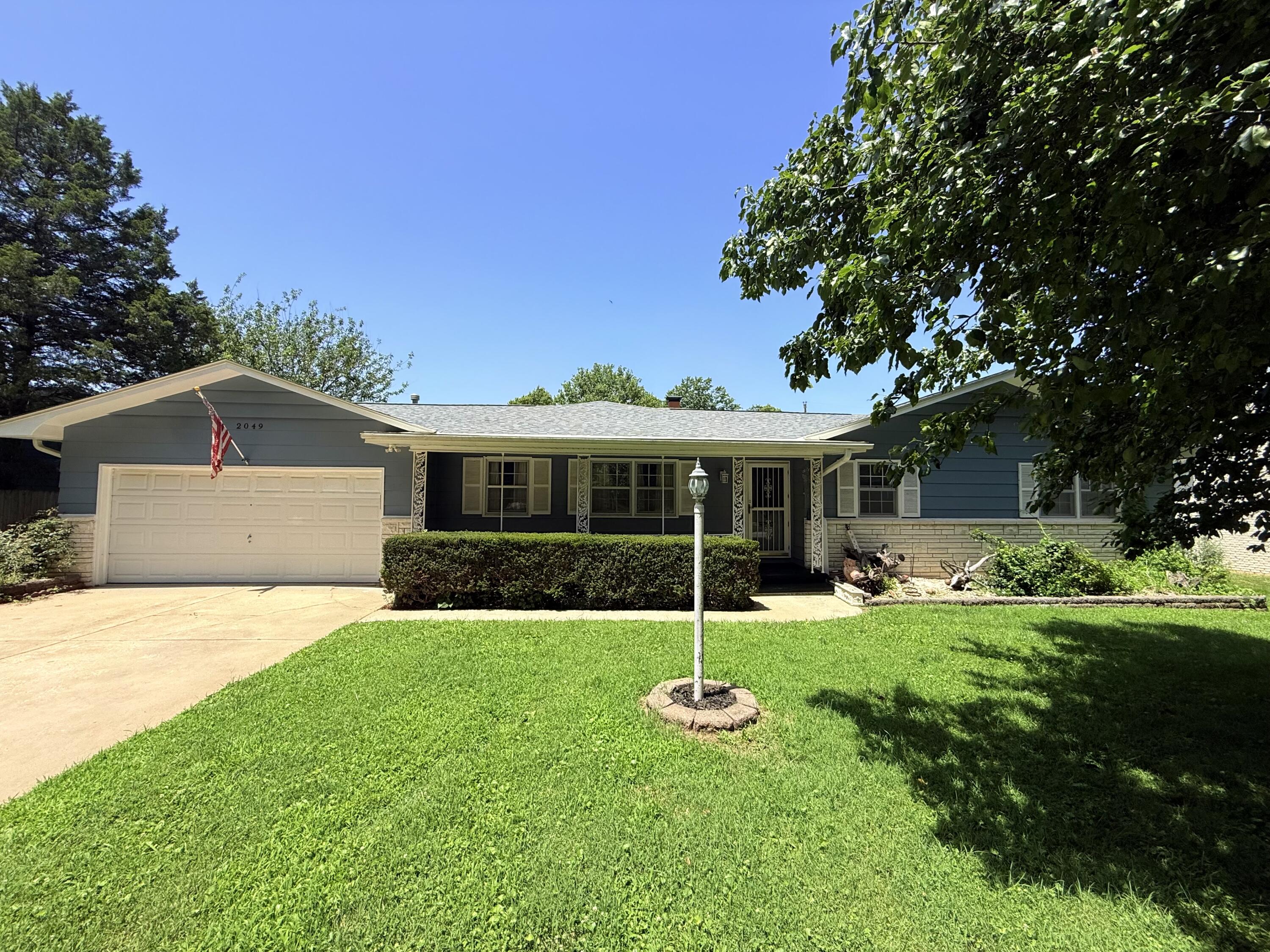 2049 South Brighton Drive Property Photo 2