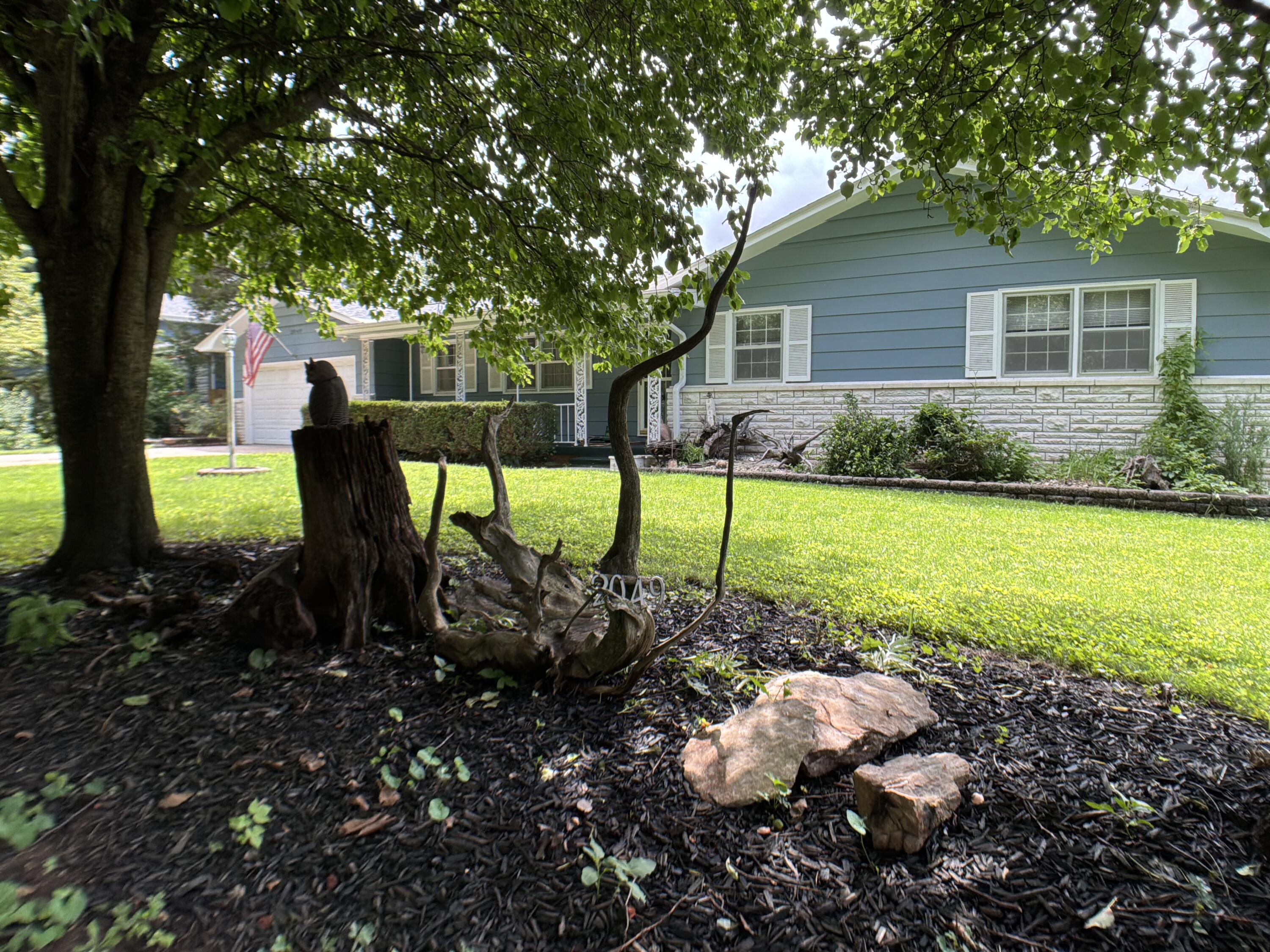 2049 South Brighton Drive Property Photo 4