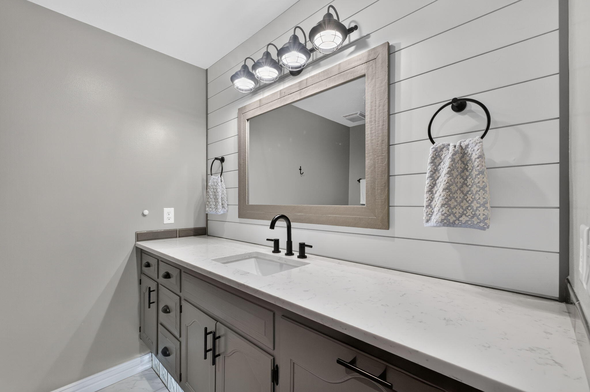 3905 South Crystal Place Property Photo 14