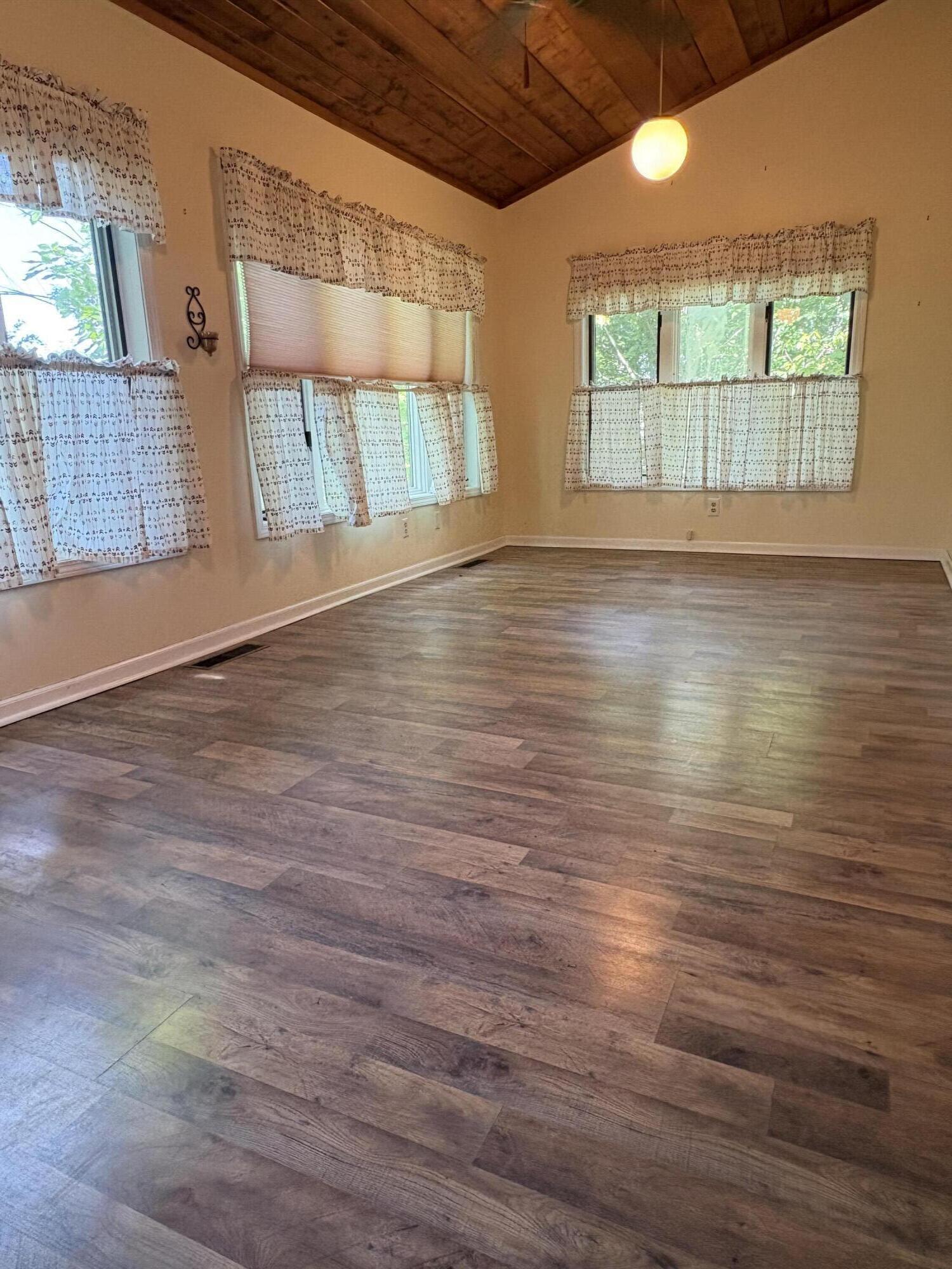 1352 East 400th Road Property Photo 17
