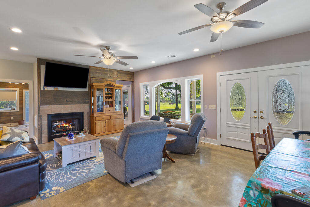 5687 Farm Road 2230 Property Photo 15