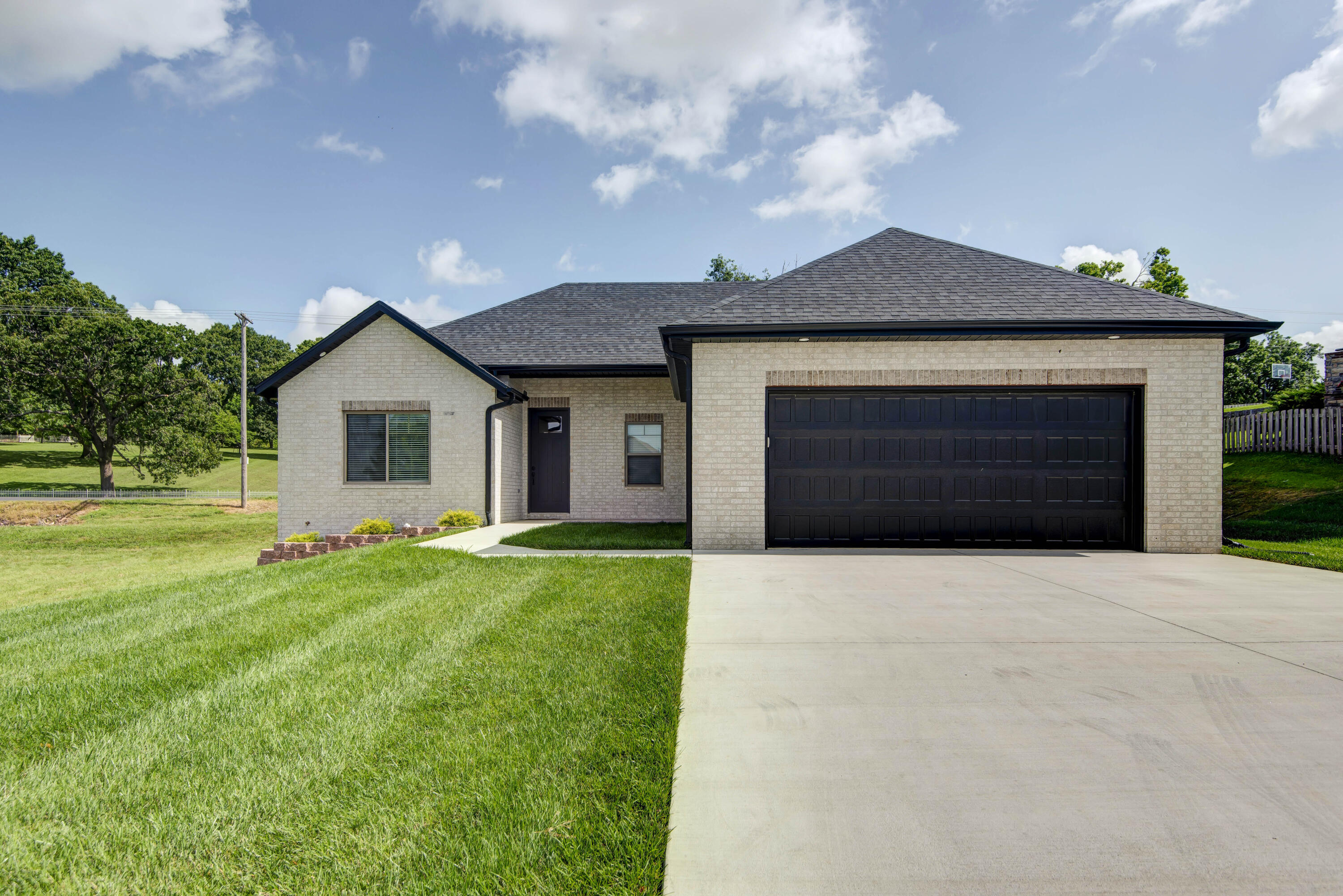 1539 West Gaslight Drive Property Photo 1