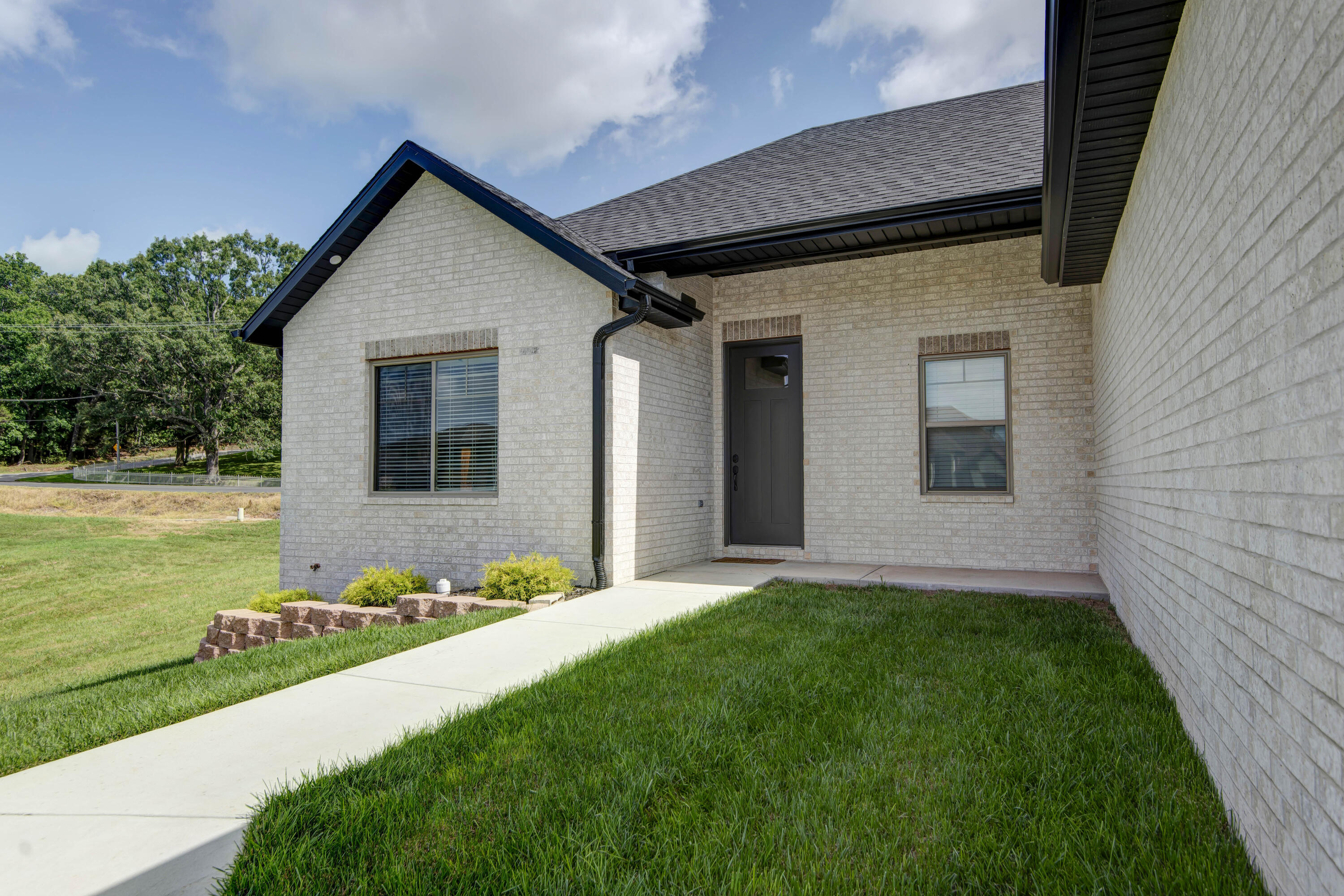 1539 West Gaslight Drive Property Photo 3
