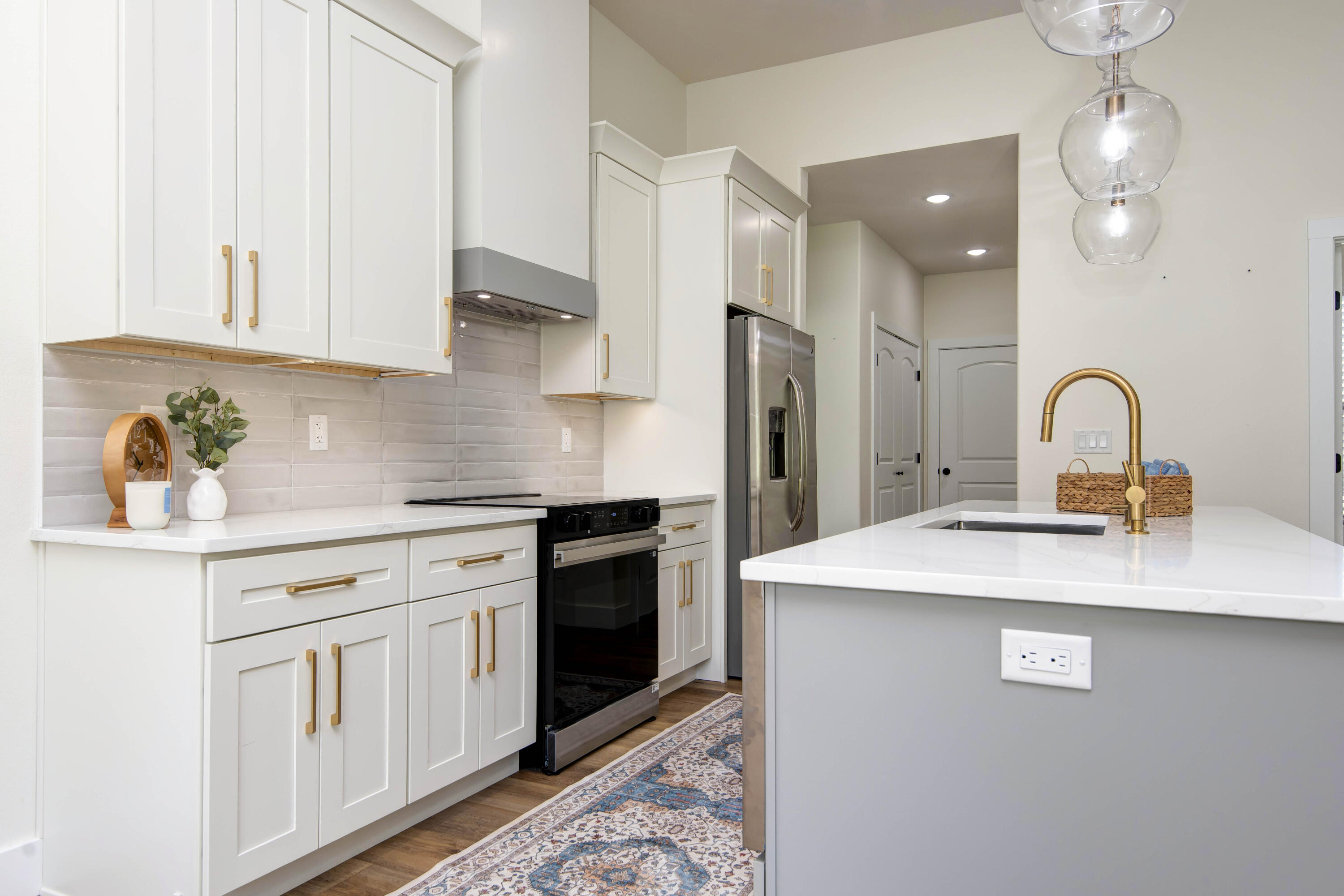1539 West Gaslight Drive Property Photo 8