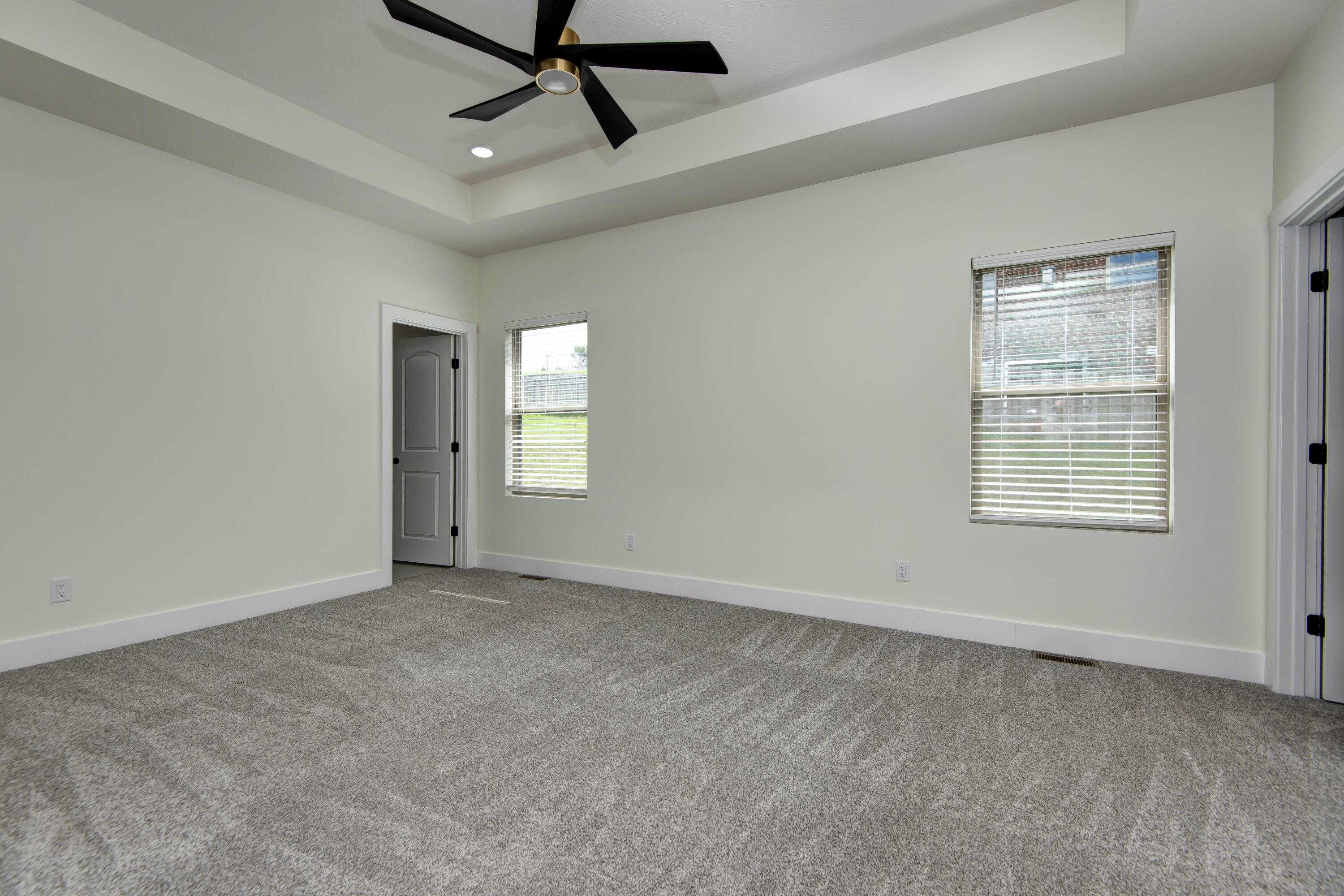 1539 West Gaslight Drive Property Photo 14