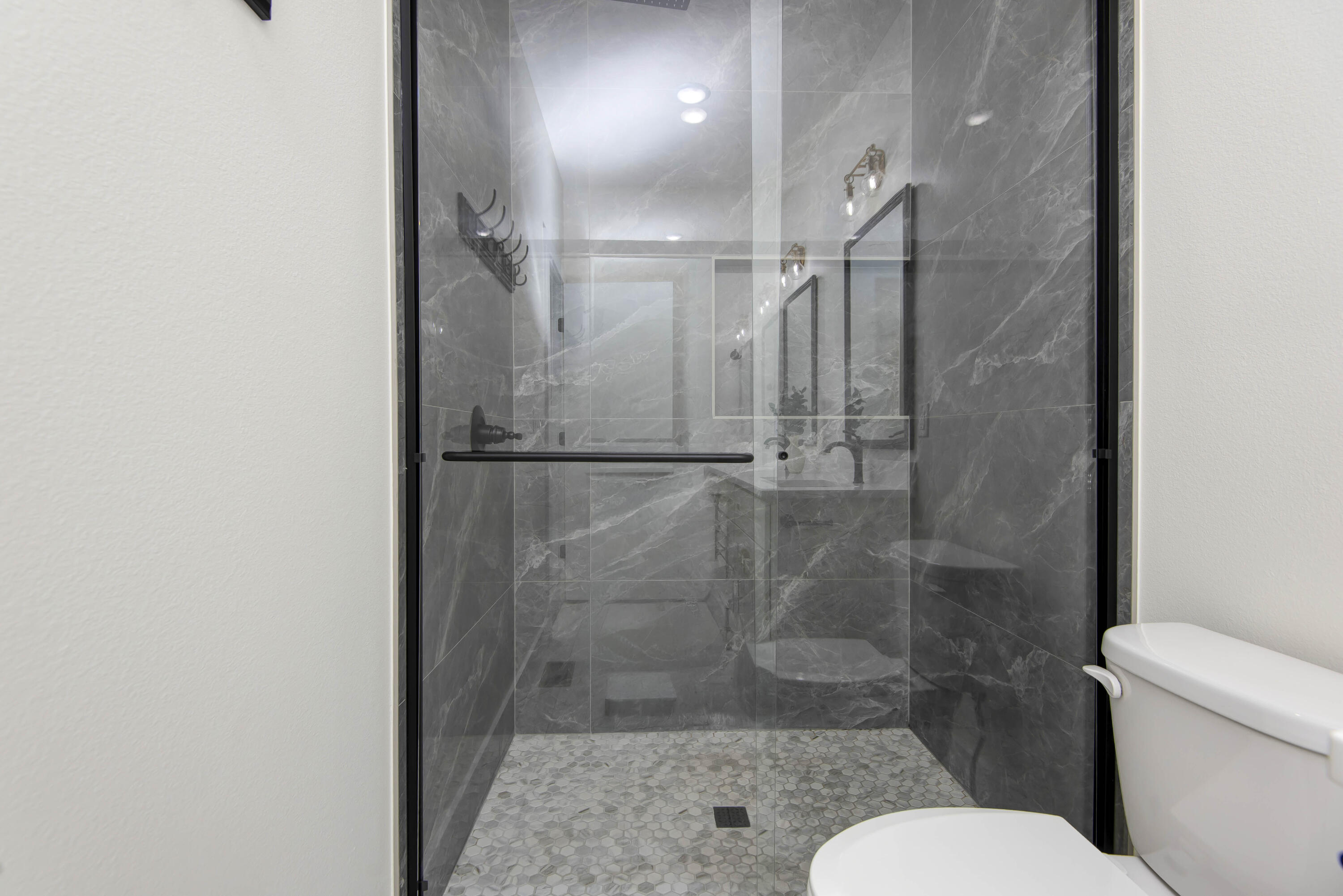 1539 West Gaslight Drive Property Photo 17