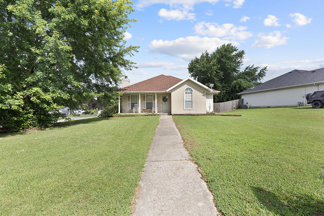 705 South Whippoorwill Drive Property Photo 2