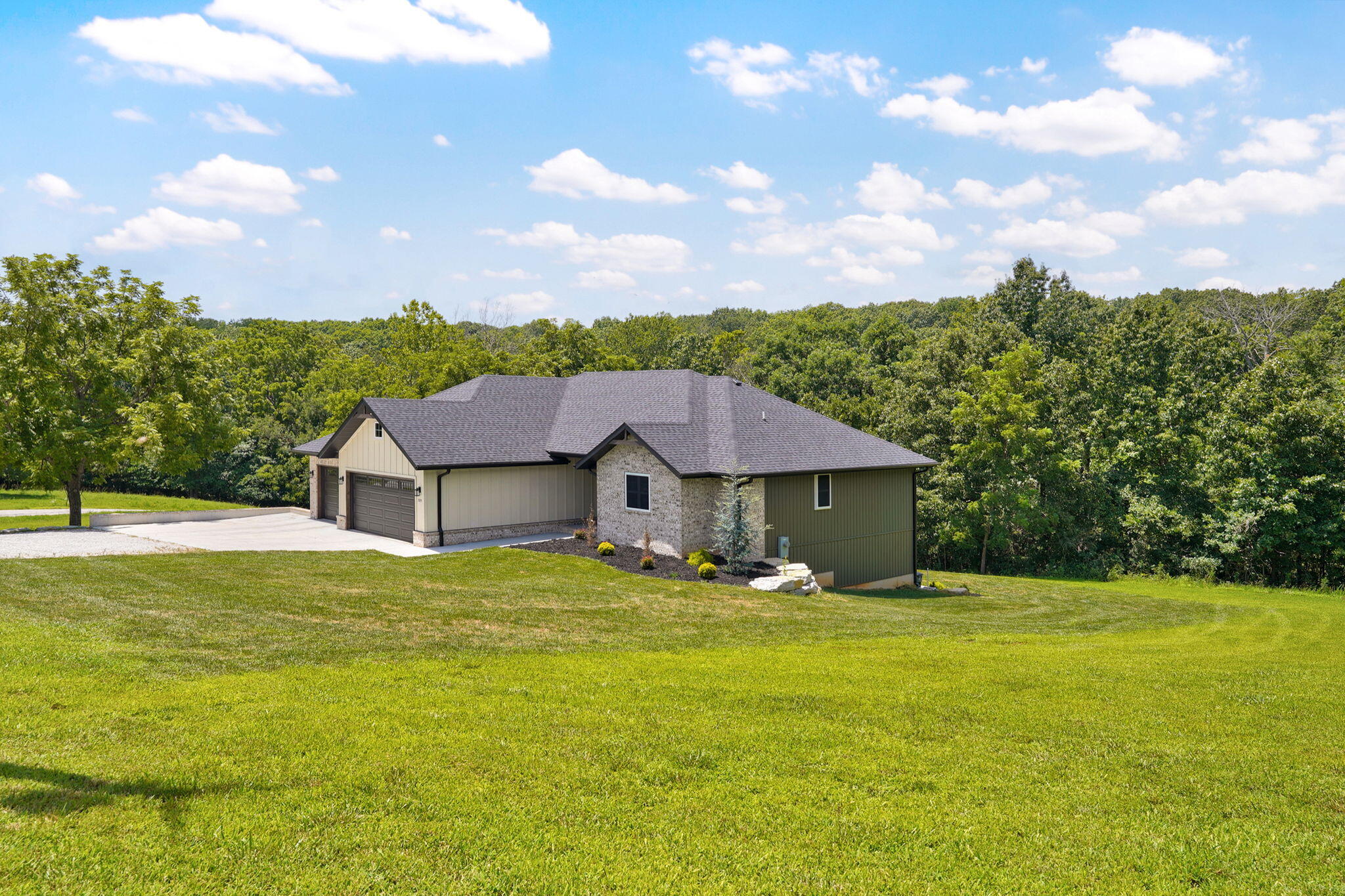 385 Plumtree Drive Property Photo 3