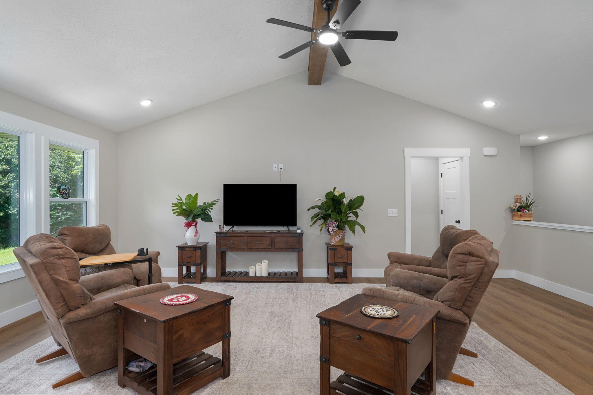 385 Plumtree Drive Property Photo 8