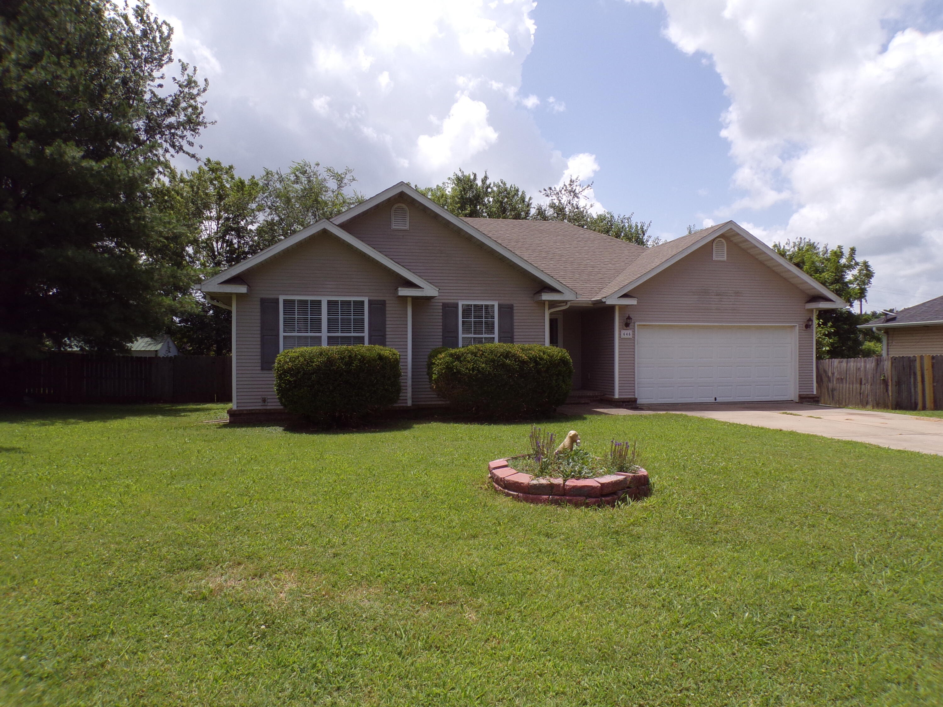 646 East Woodland Street Property Photo 4