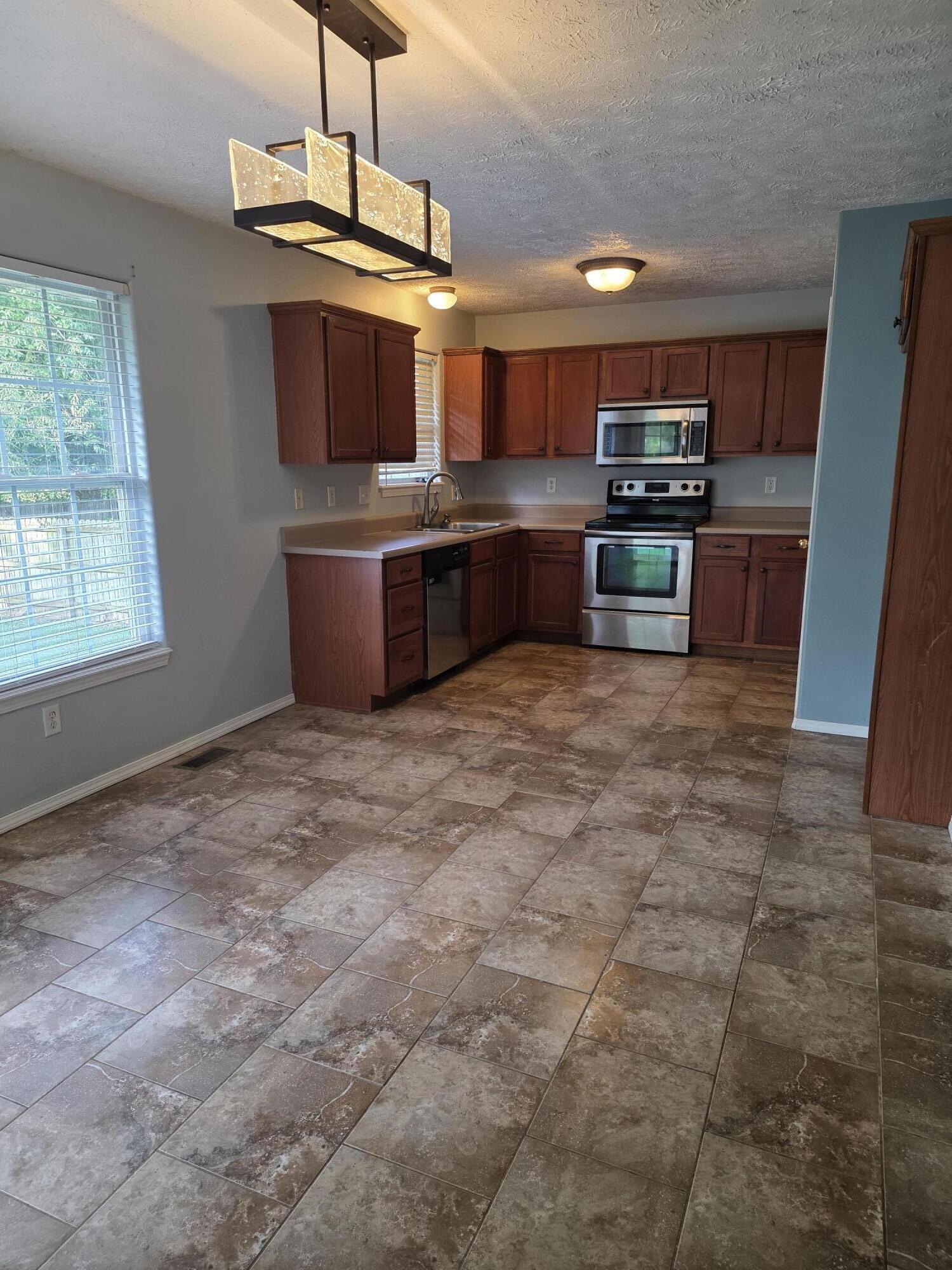646 East Woodland Street Property Photo 11