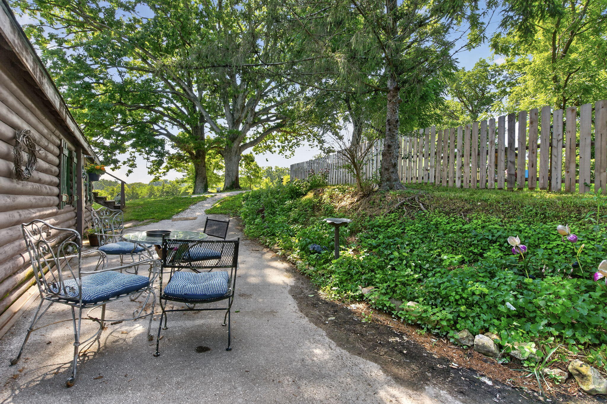 465 Appleby Drive Property Photo 3