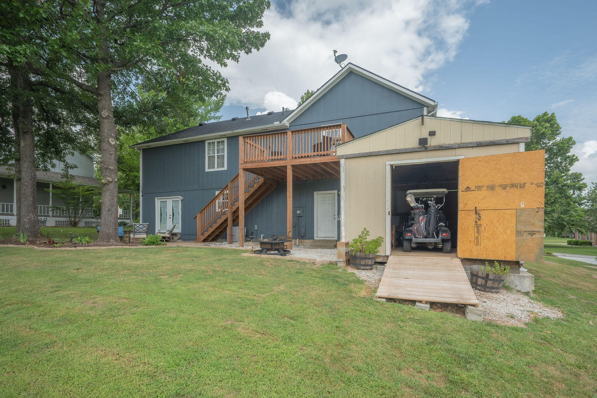 212 Lakeview Lane Property Photo 4