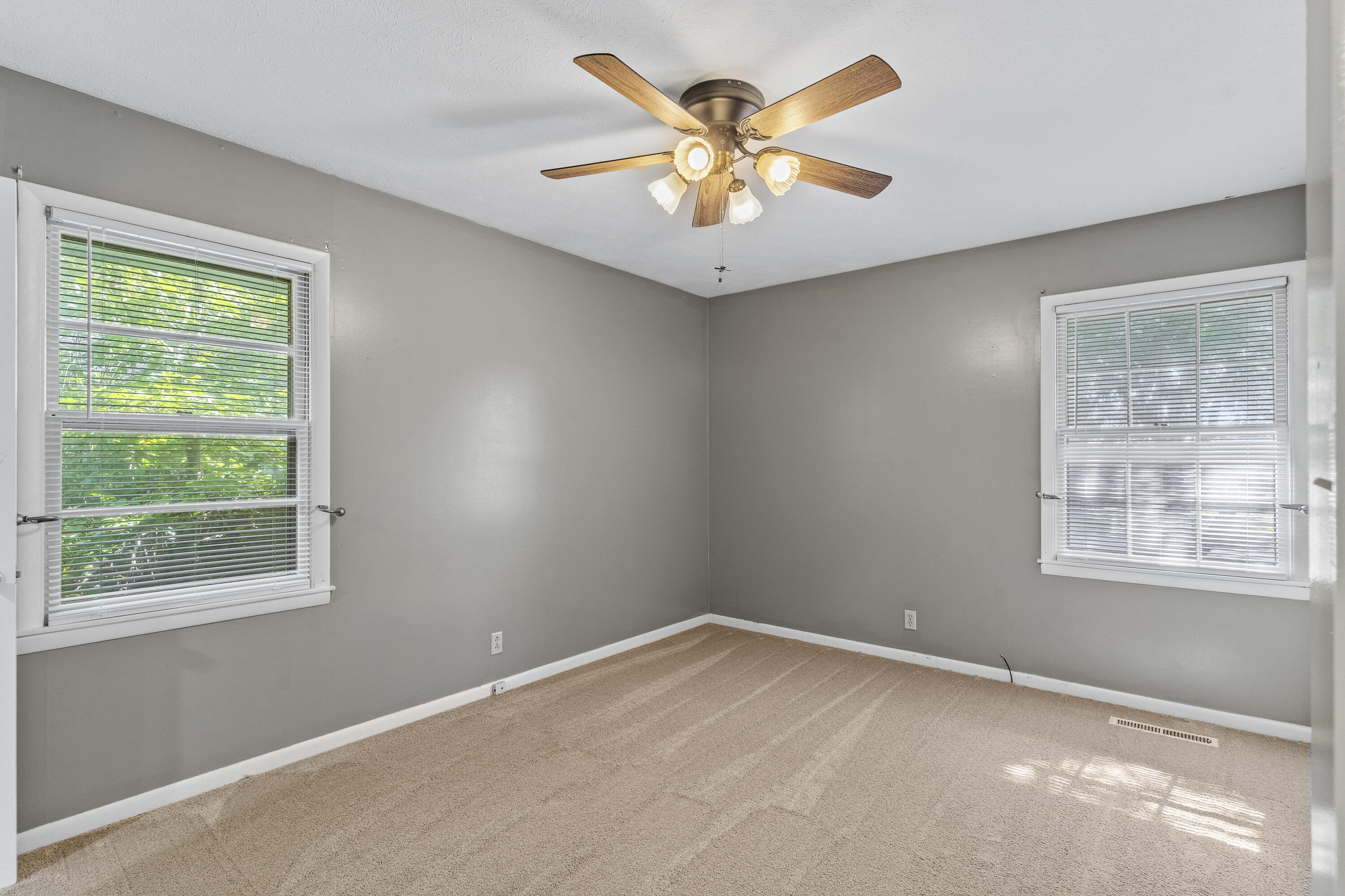 2039 2041 South Barcliff Avenue Property Photo 21