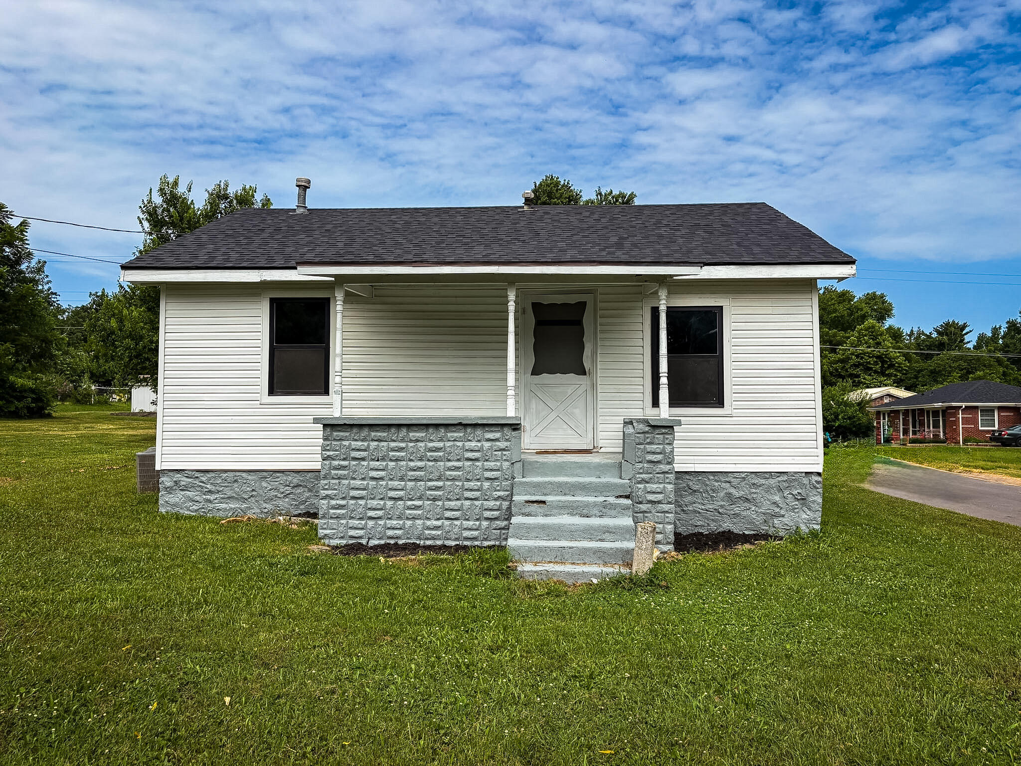 902 Freeman Road Property Photo 1