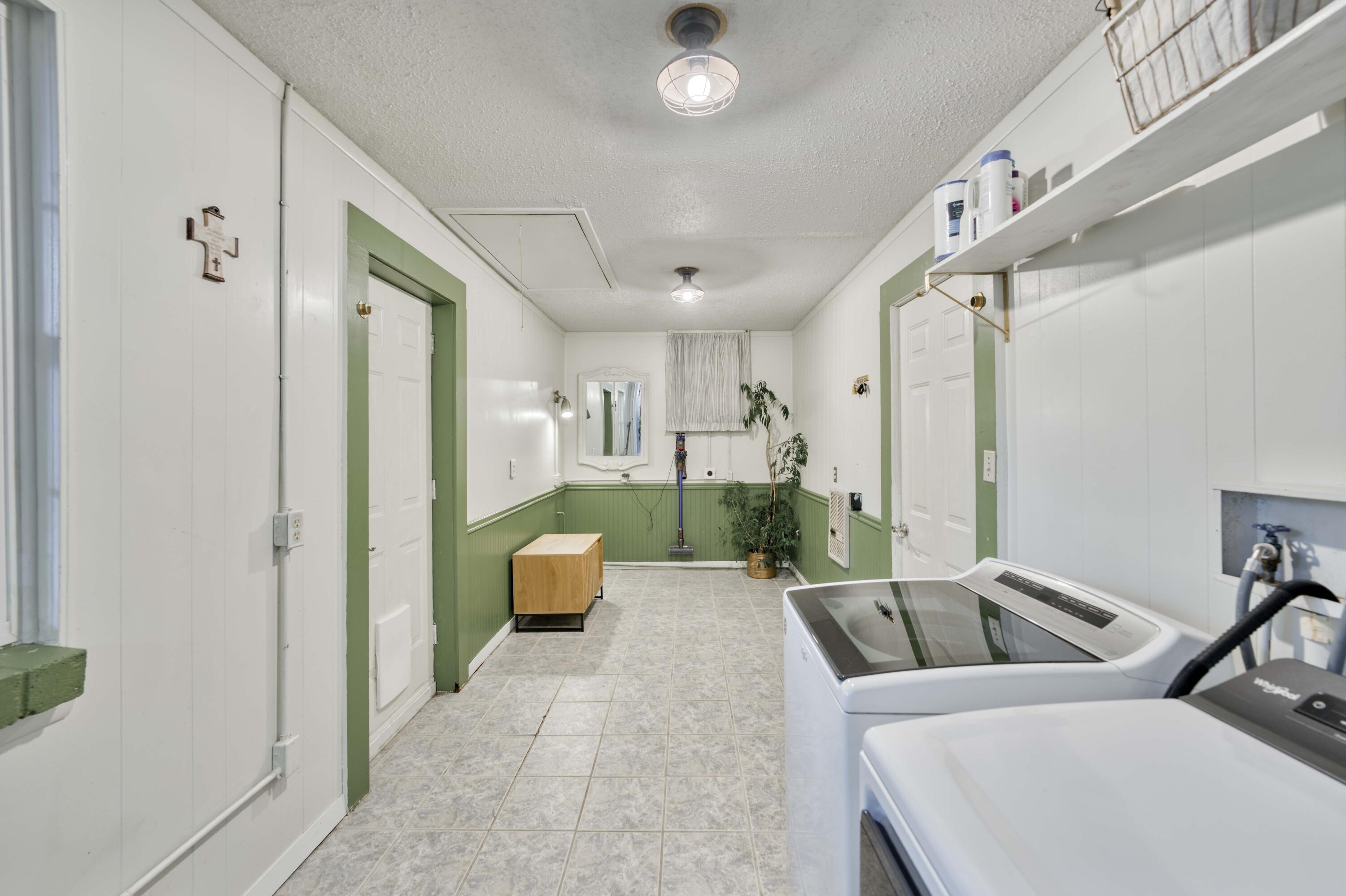718 East University Street Property Photo 45
