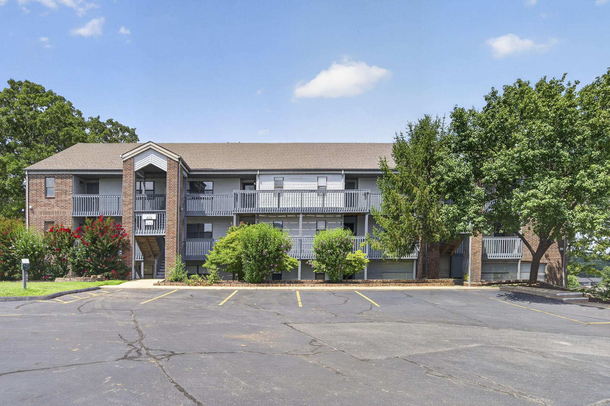 186 Bunker Ridge Drive Apt 10 Property Photo 2