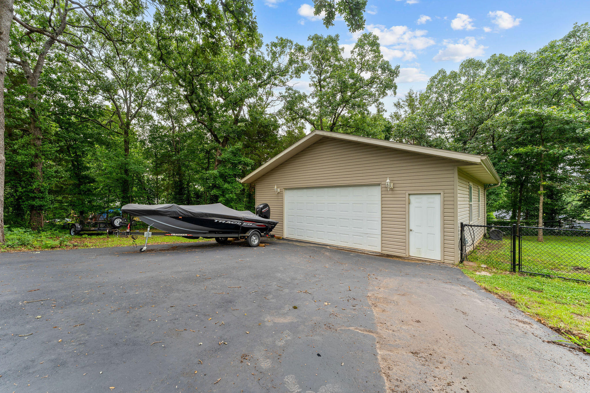 70 Lincoln Lane Property Photo 4