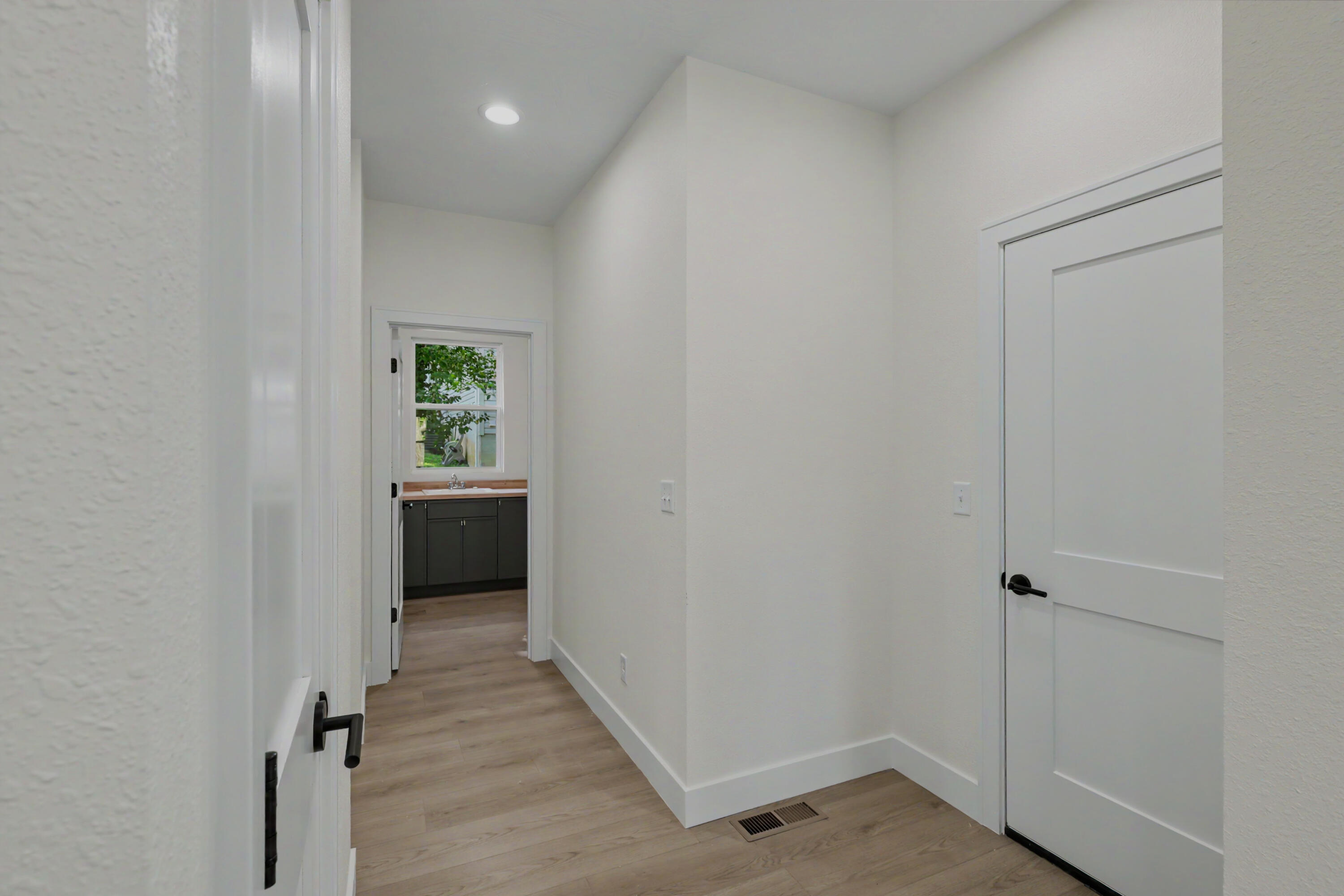 206 South 8th Avenue Property Photo 25