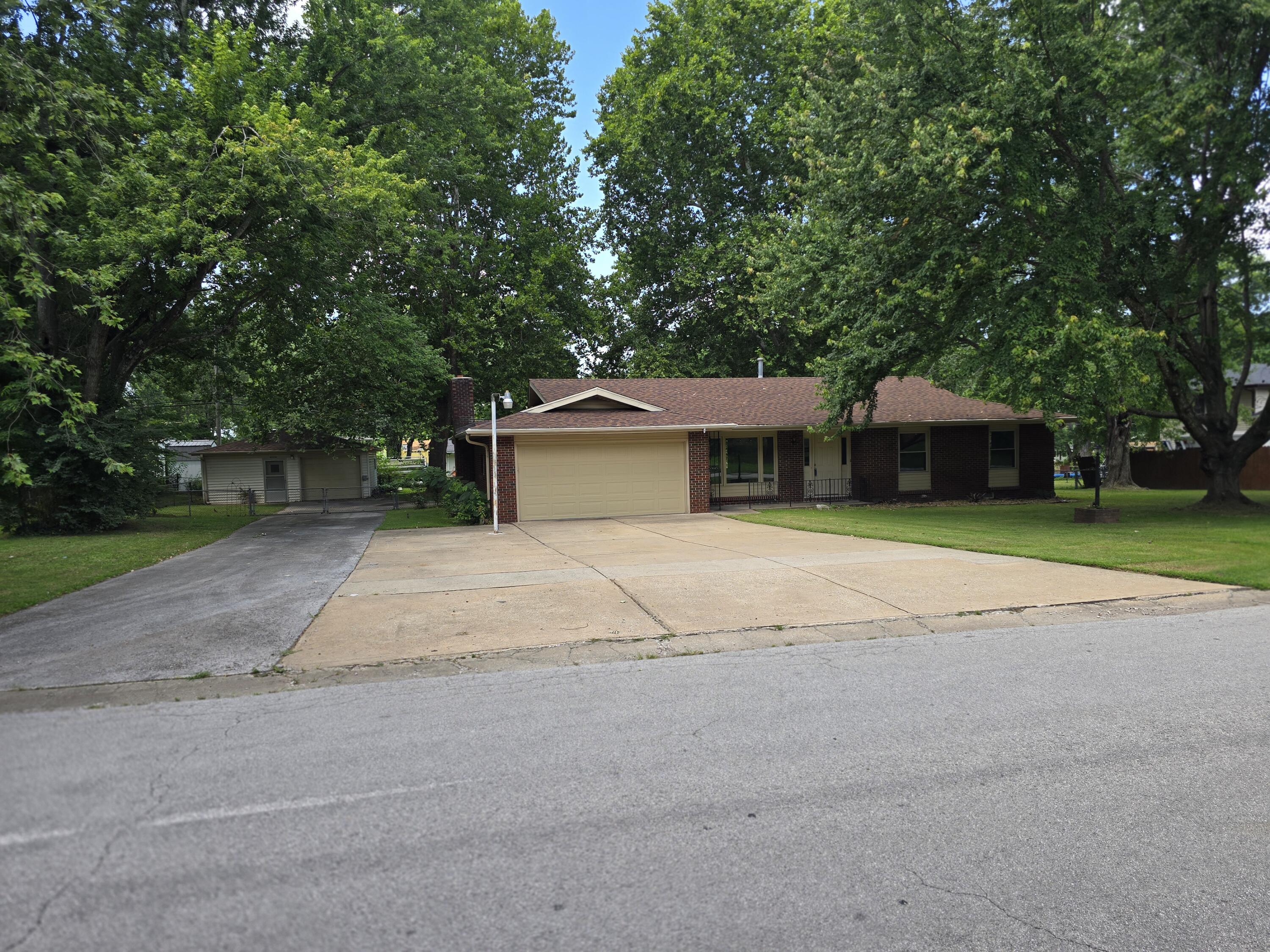 4321 South Ridgecrest Drive Property Photo 1