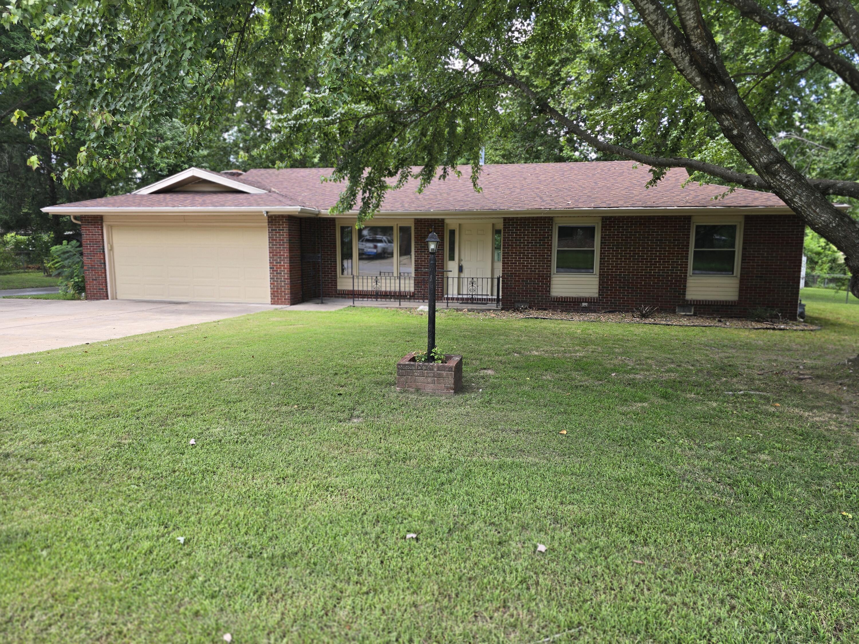 4321 South Ridgecrest Drive Property Photo 2