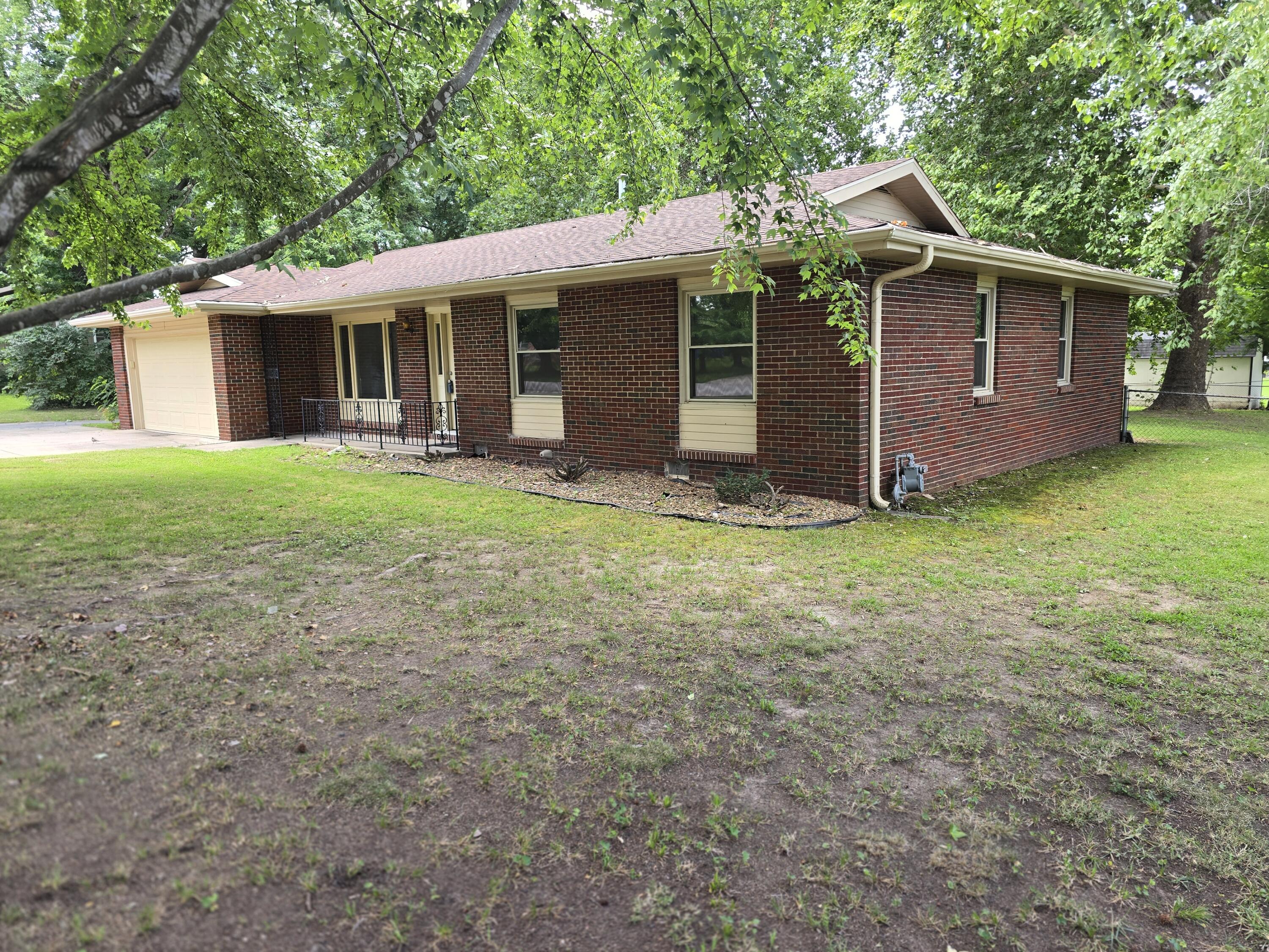 4321 South Ridgecrest Drive Property Photo 3