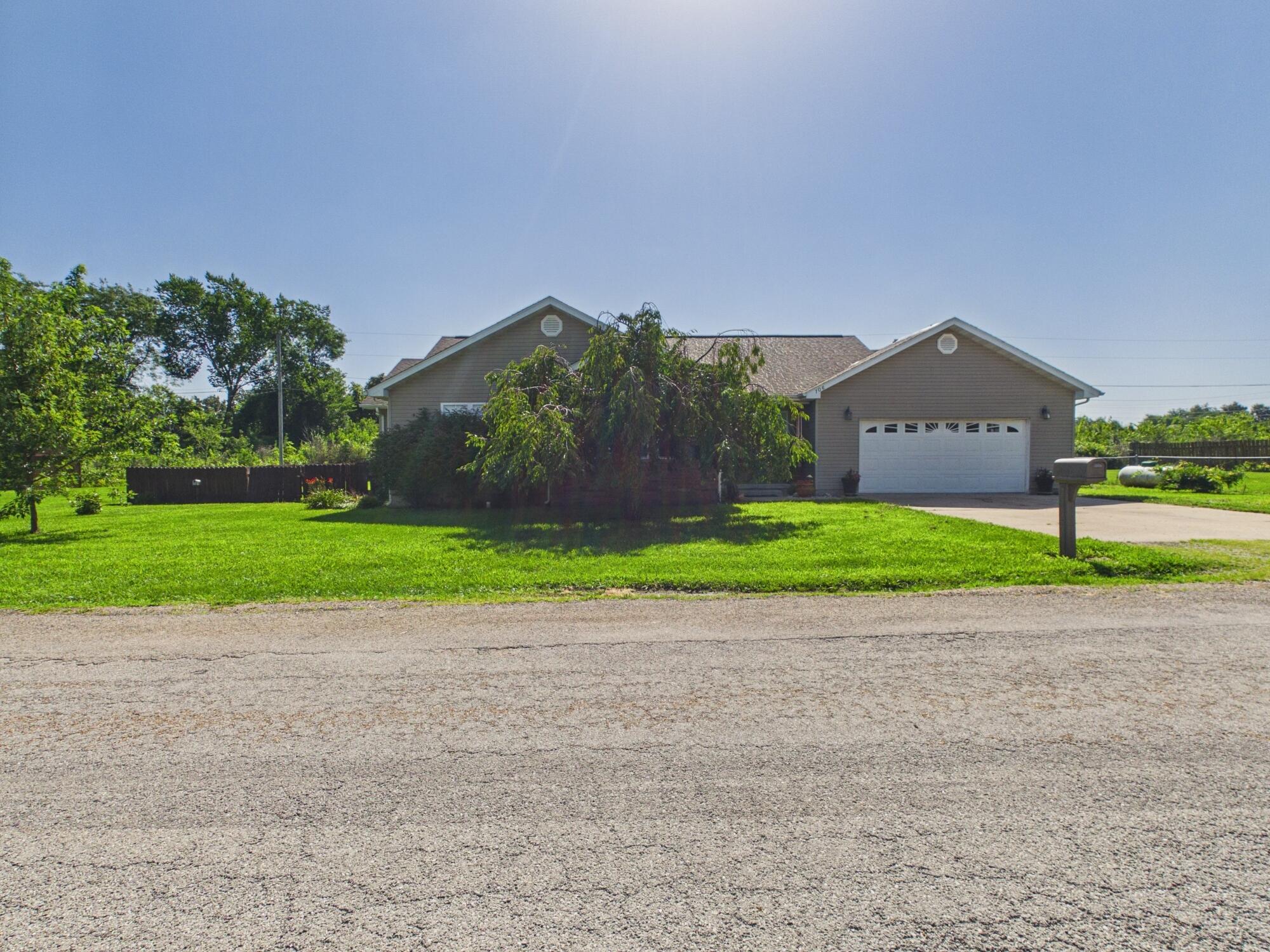 106 Sugar Maple Property Photo 3