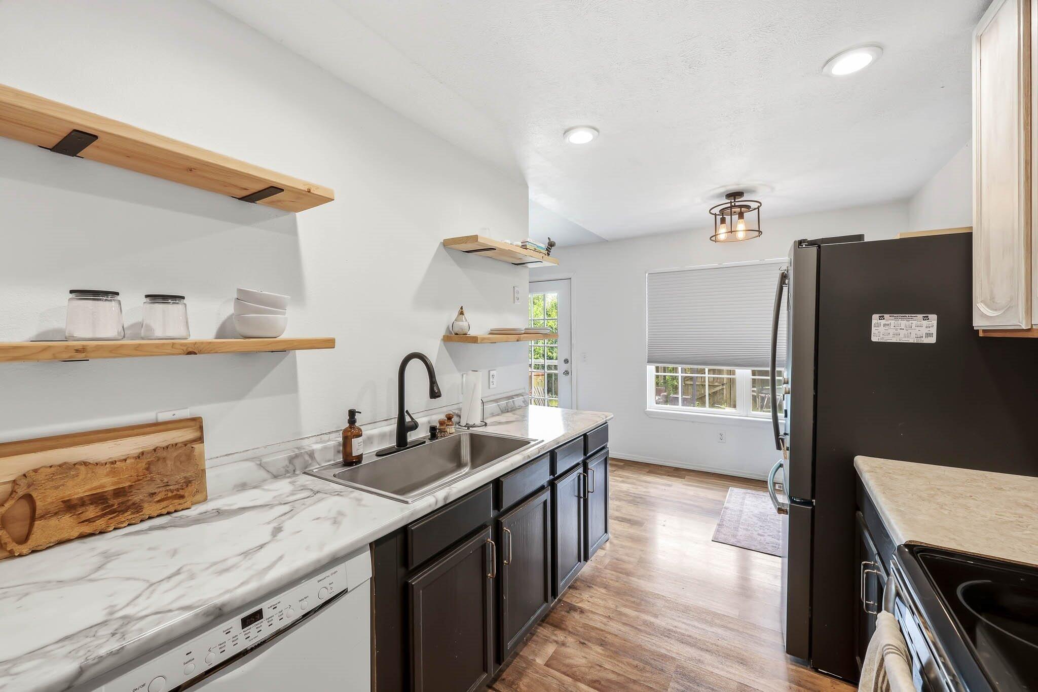 5414 West Lombard Street Property Photo 8