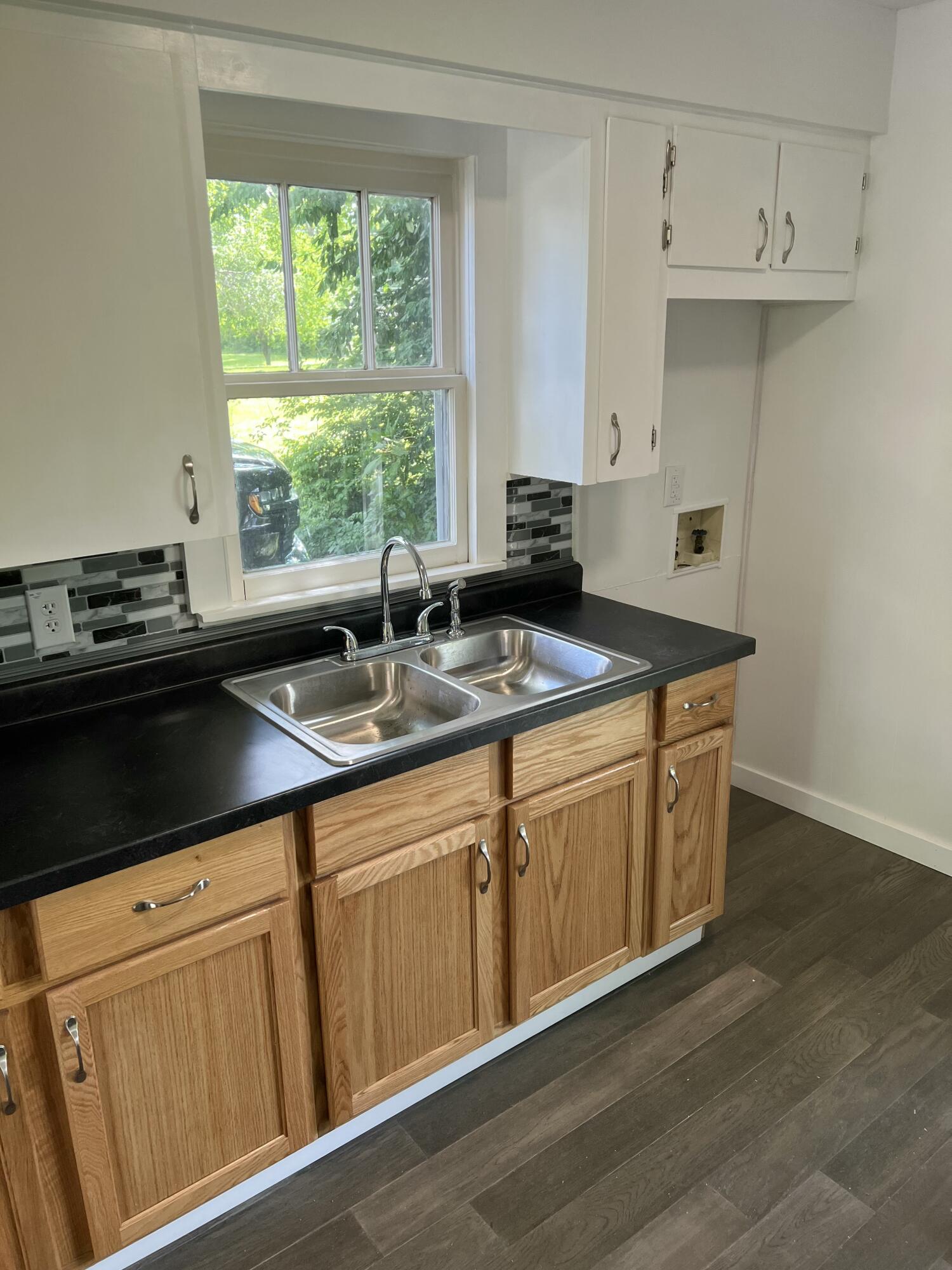 345 Lincoln Avenue Property Photo 7