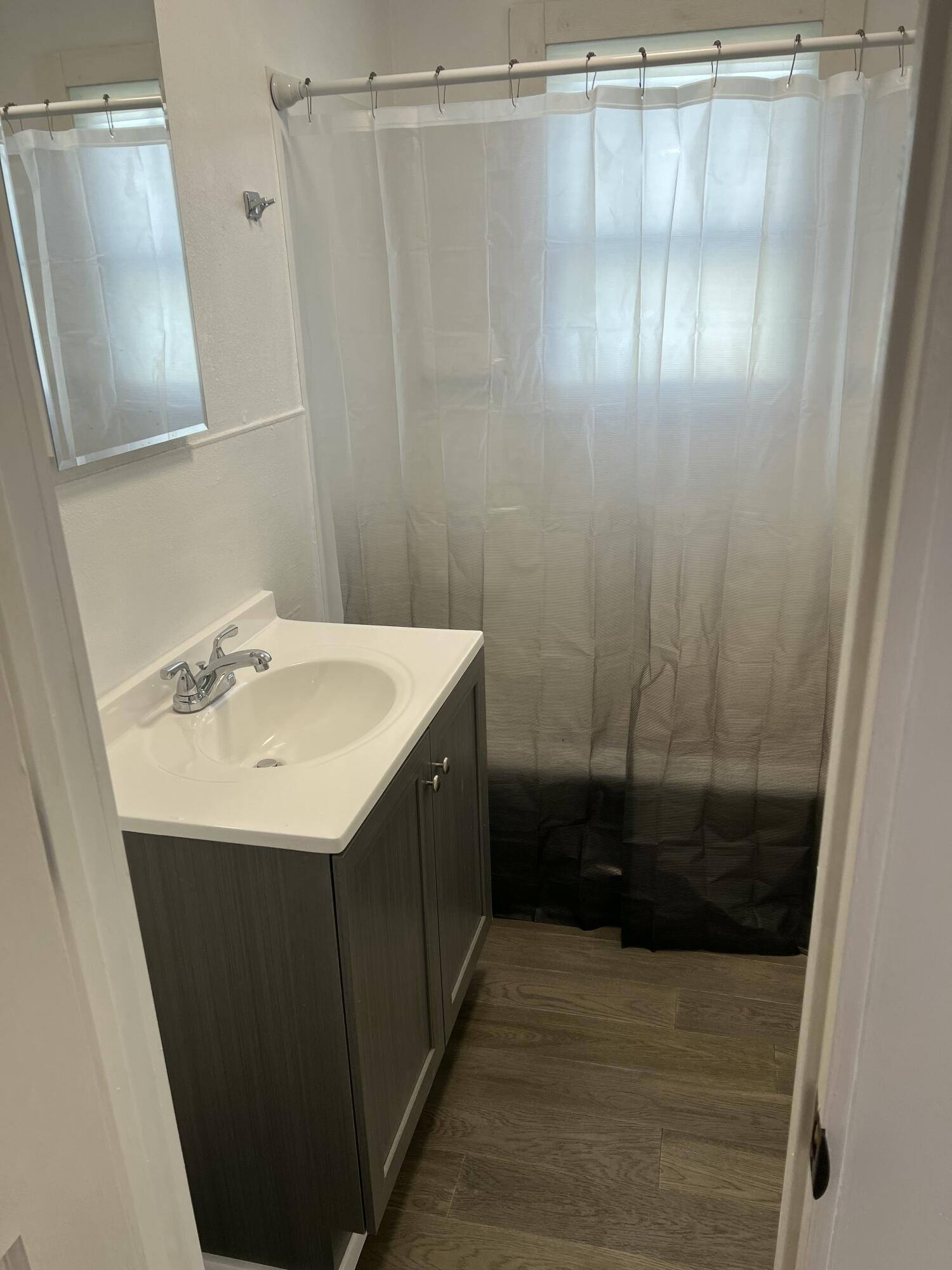 345 Lincoln Avenue Property Photo 8