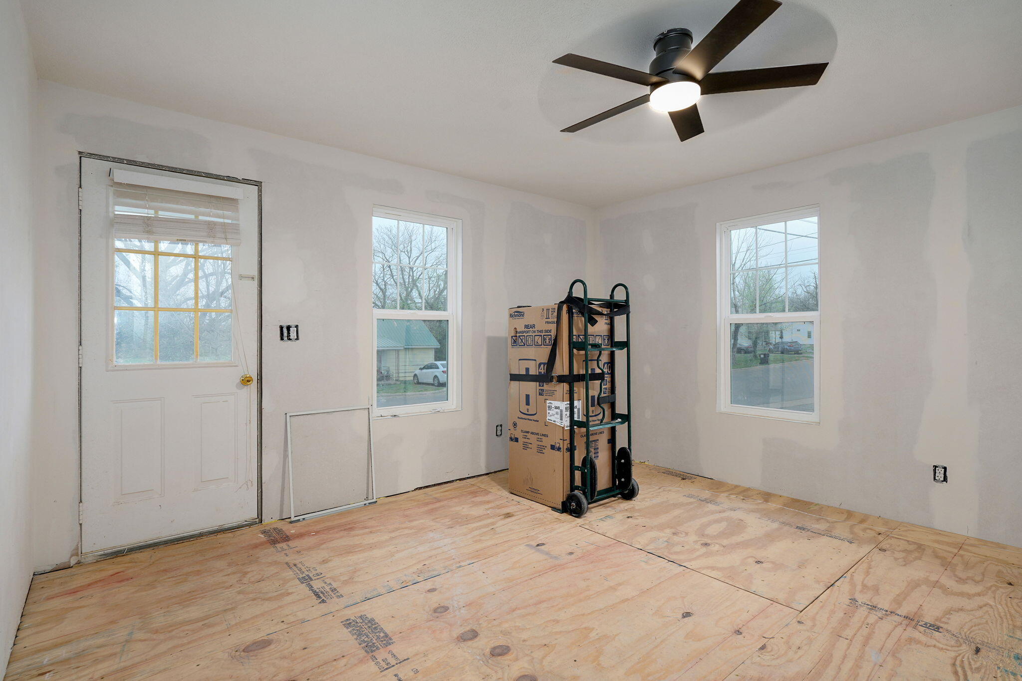 345 Lincoln Avenue Property Photo 10