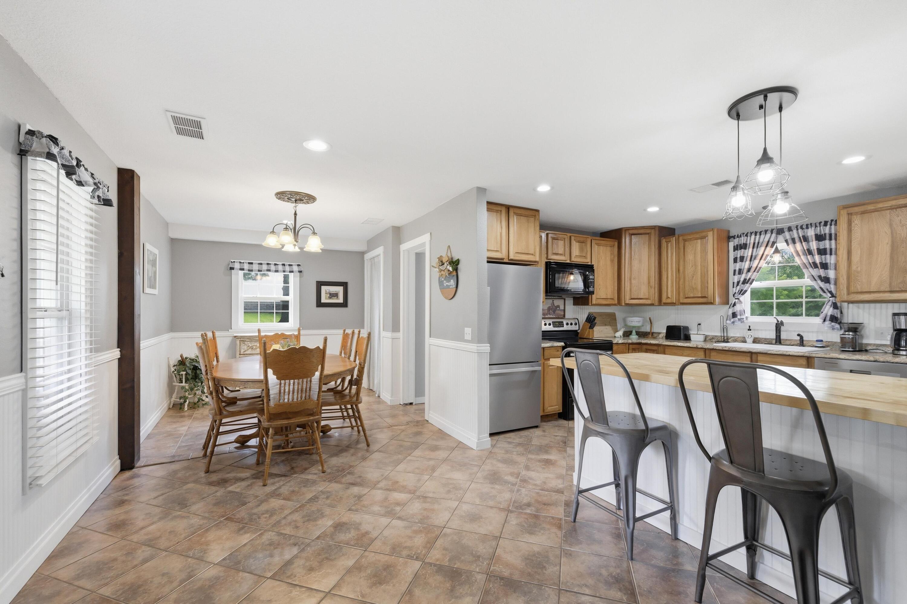 22733 Lawrence 1050 Property Photo 15