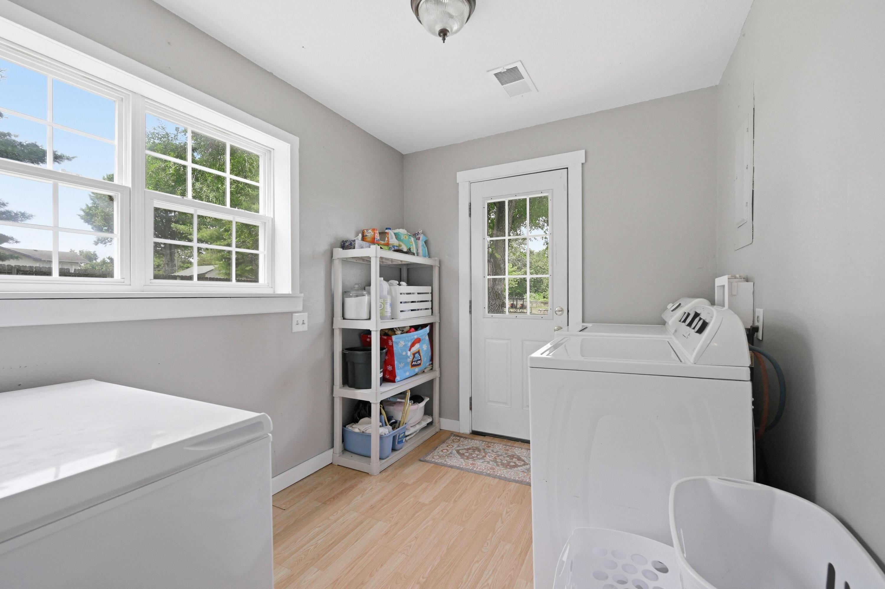 22733 Lawrence 1050 Property Photo 27