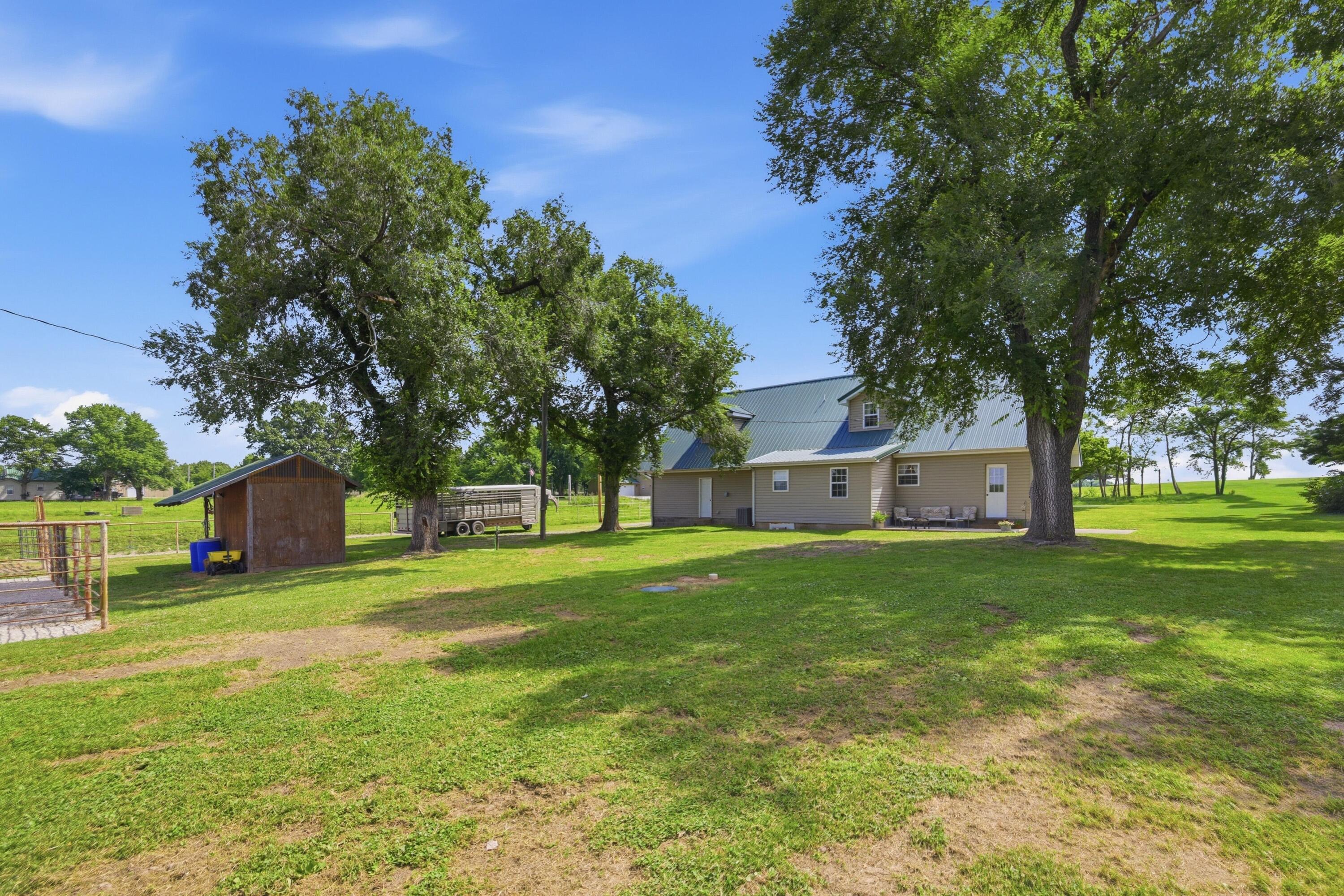 22733 Lawrence 1050 Property Photo 44