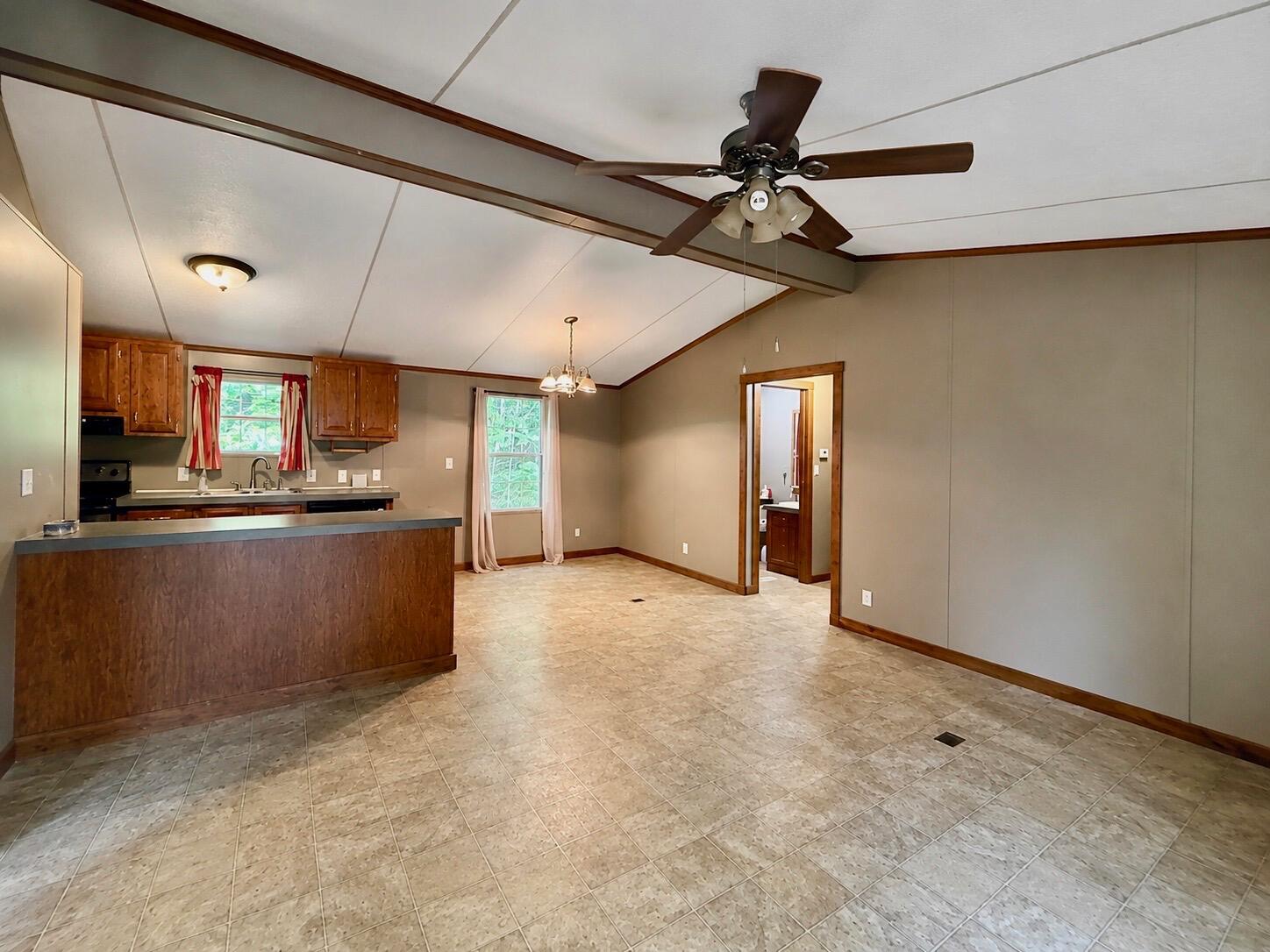14253 Highway K Property Photo 4