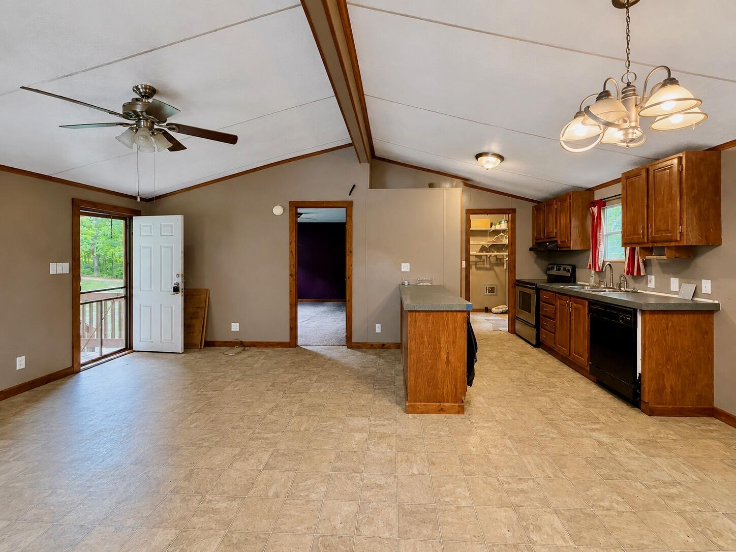 14253 Highway K Property Photo 5
