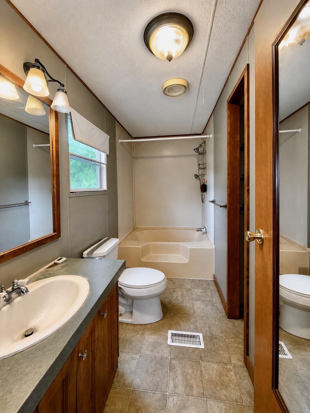 14253 Highway K Property Photo 8